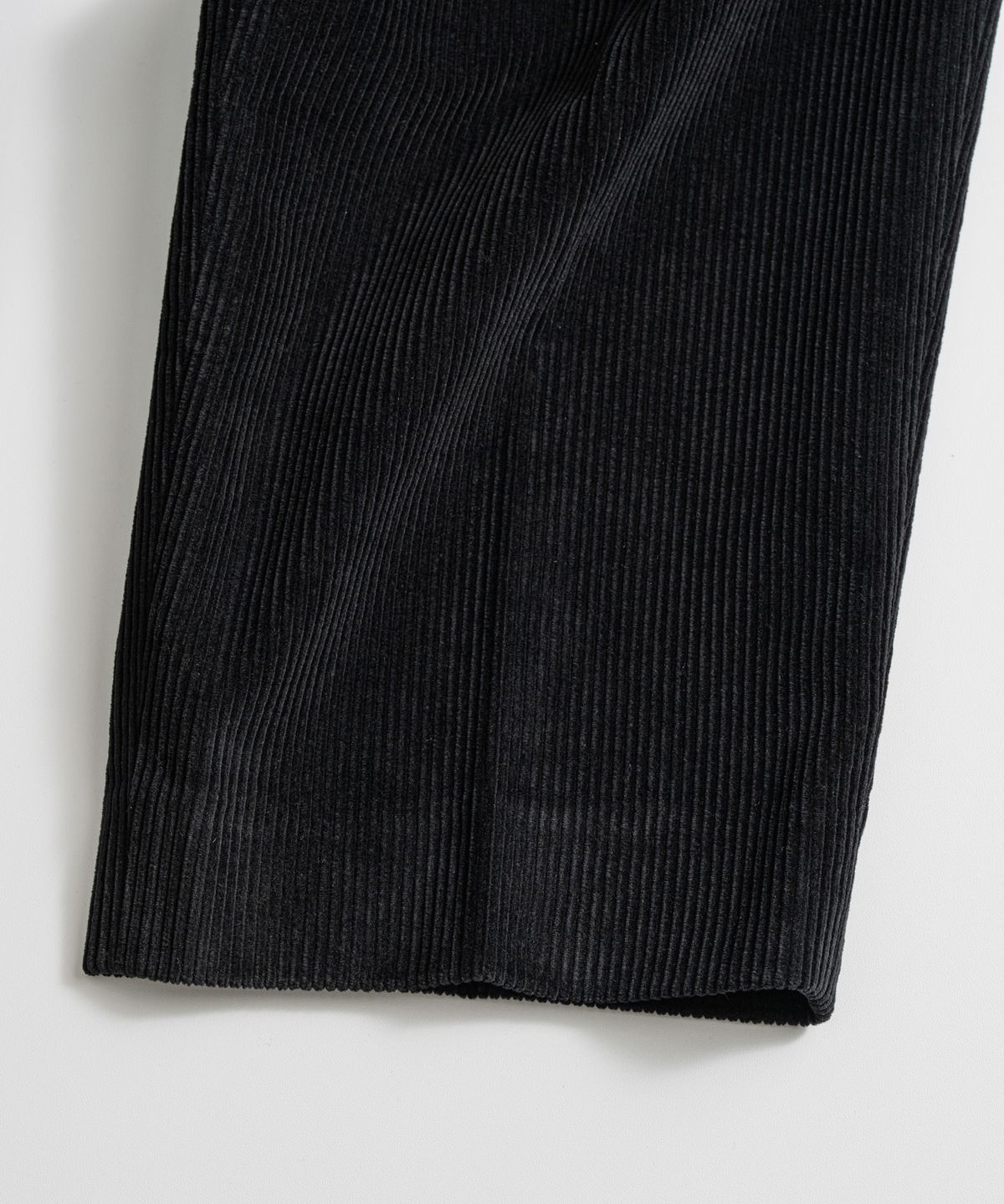 비헤비어(BEHEAVYER) WASHED CORDUROY OFFICER TROUSERS black