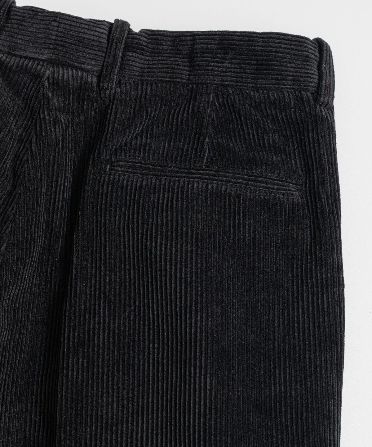 비헤비어(BEHEAVYER) WASHED CORDUROY OFFICER TROUSERS black