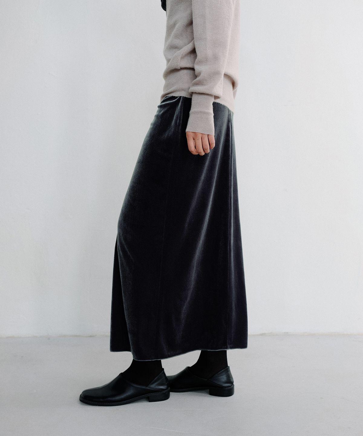 로우타이드(LOW TIDE) SOFT VELOUR MAXI SKIRT [DARK GREY]
