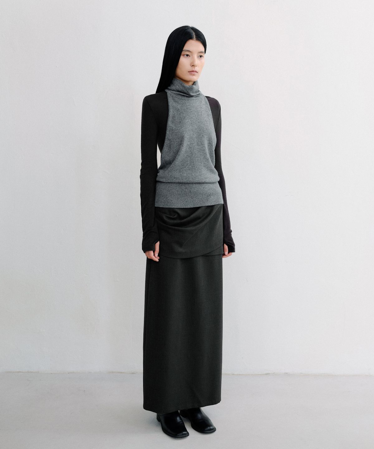 로우타이드(LOW TIDE) OVERLAP LAYER MAXI SKIRT [CHARCOAL]