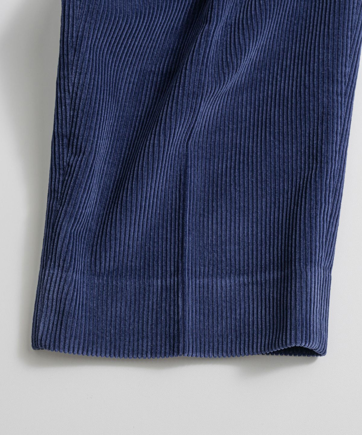 비헤비어(BEHEAVYER) WASHED CORDUROY OFFICER TROUSERS french blue