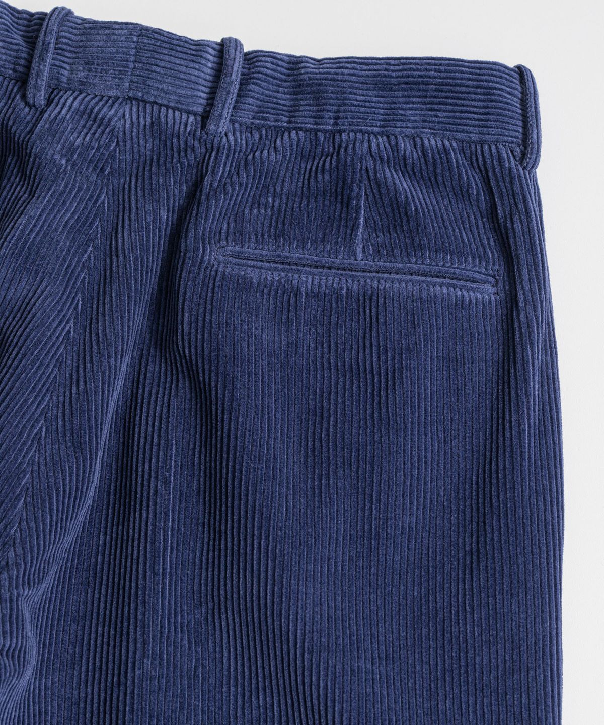비헤비어(BEHEAVYER) WASHED CORDUROY OFFICER TROUSERS french blue
