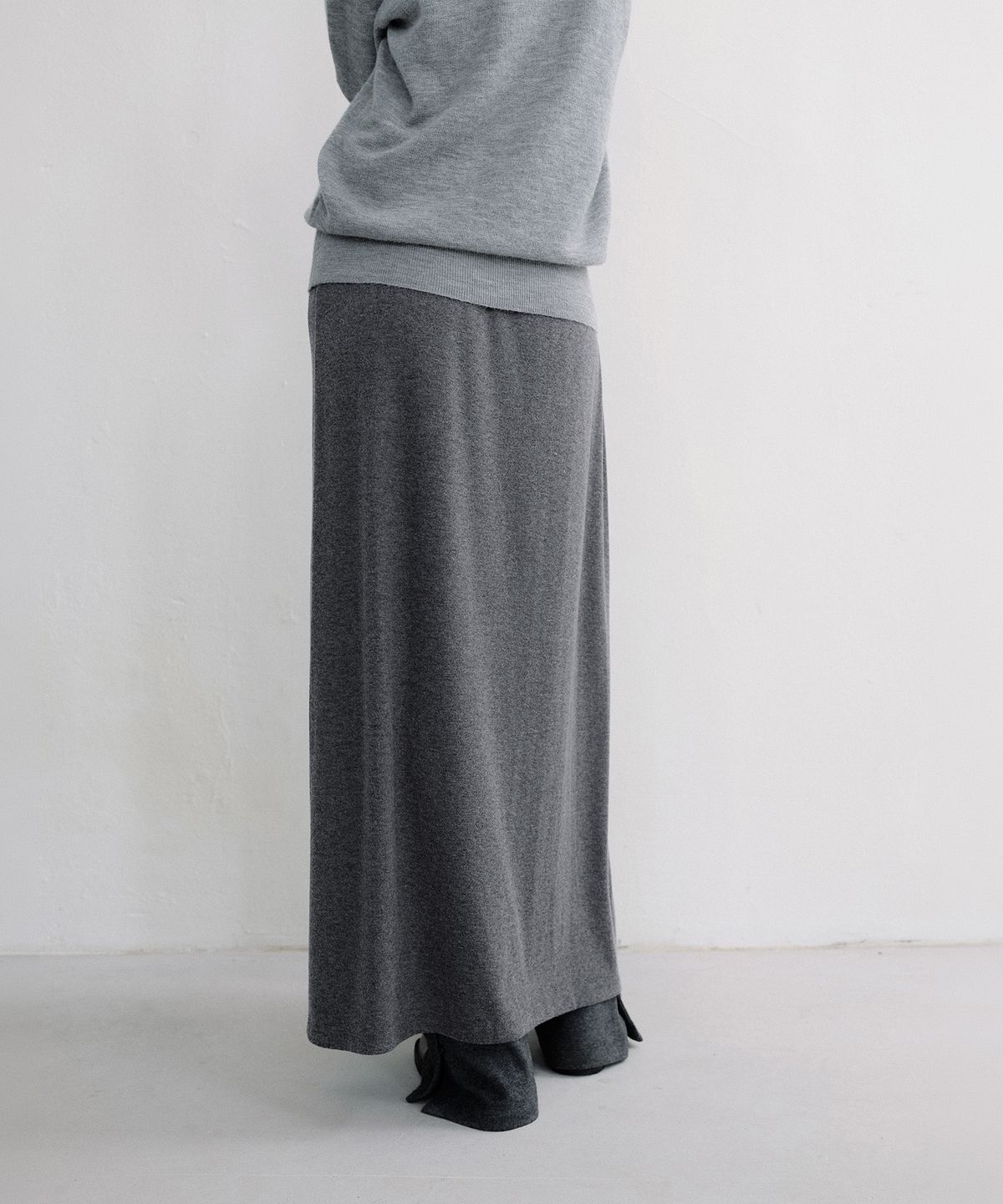 로우타이드(LOW TIDE) SOFT BRUSHED MAXI SKIRT [CHARCOAL]