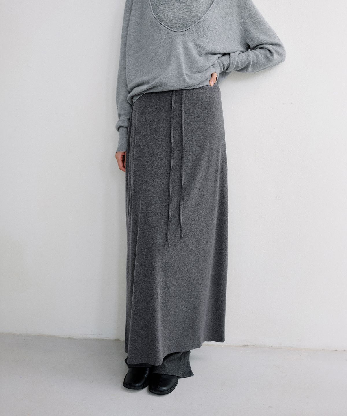 로우타이드(LOW TIDE) SOFT BRUSHED MAXI SKIRT [CHARCOAL]