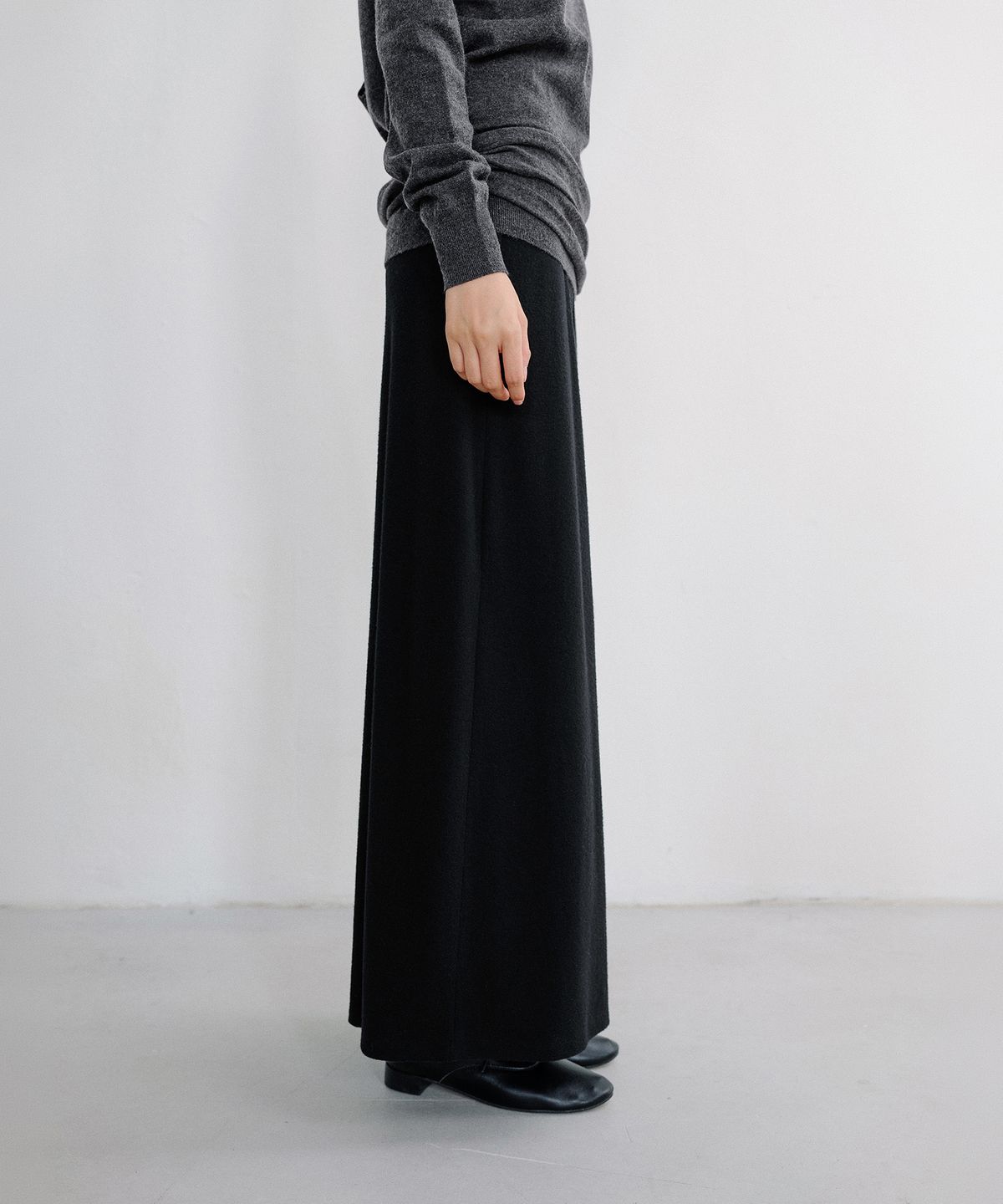 로우타이드(LOW TIDE) SOFT BRUSHED MAXI SKIRT [BLACK]