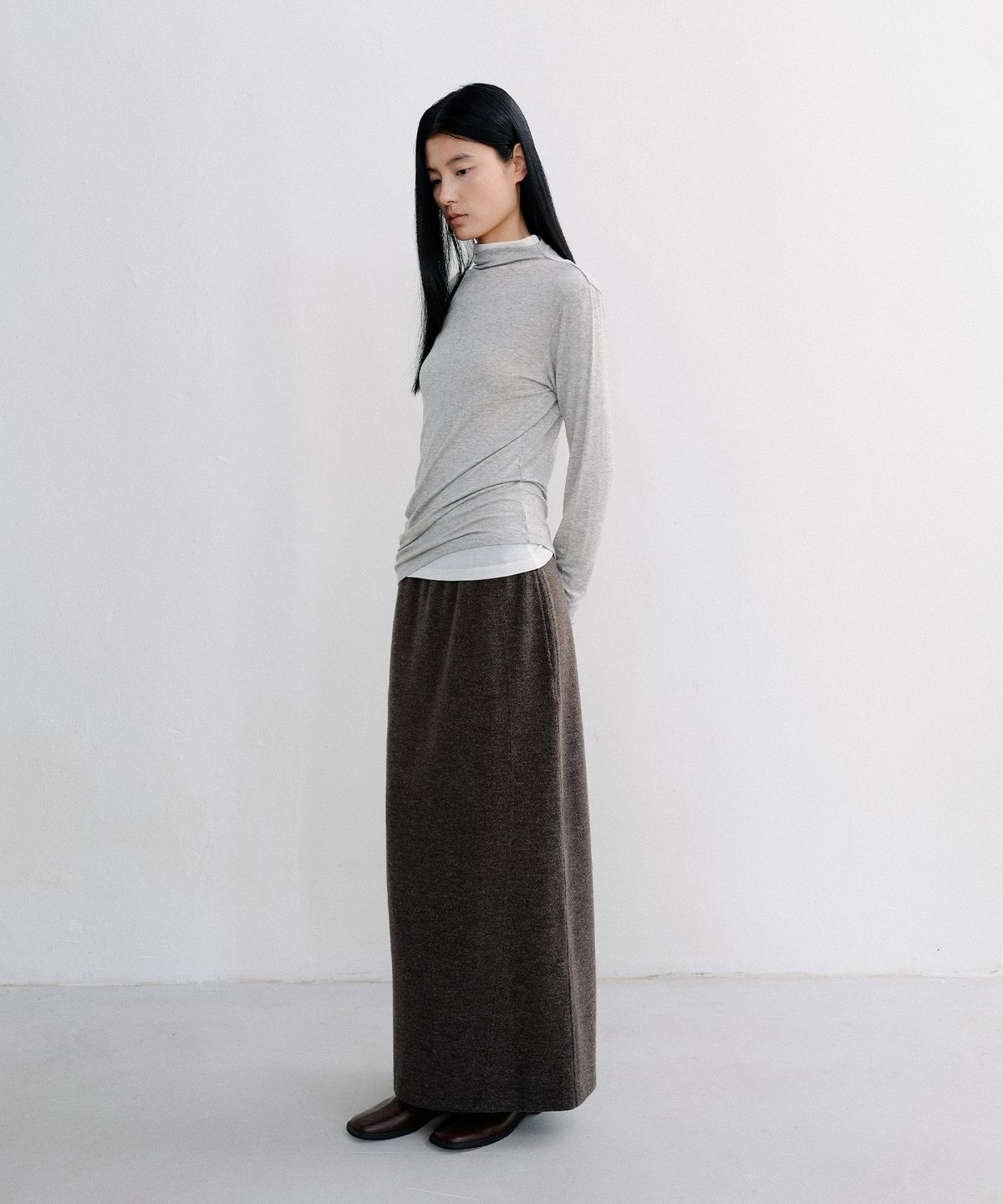 로우타이드(LOW TIDE) WOOL MOCK NECK CURVED T-SHIRT [GREY]