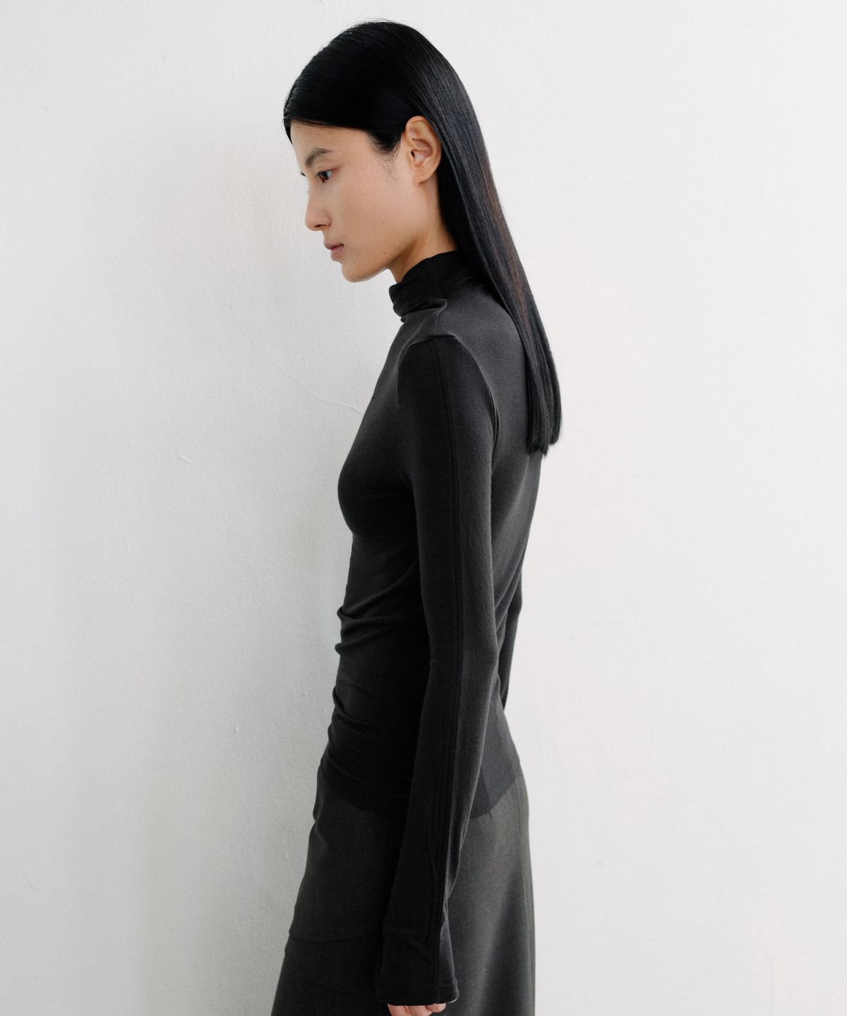 로우타이드(LOW TIDE) HIGH NECK STITCH TOP [BLACK]