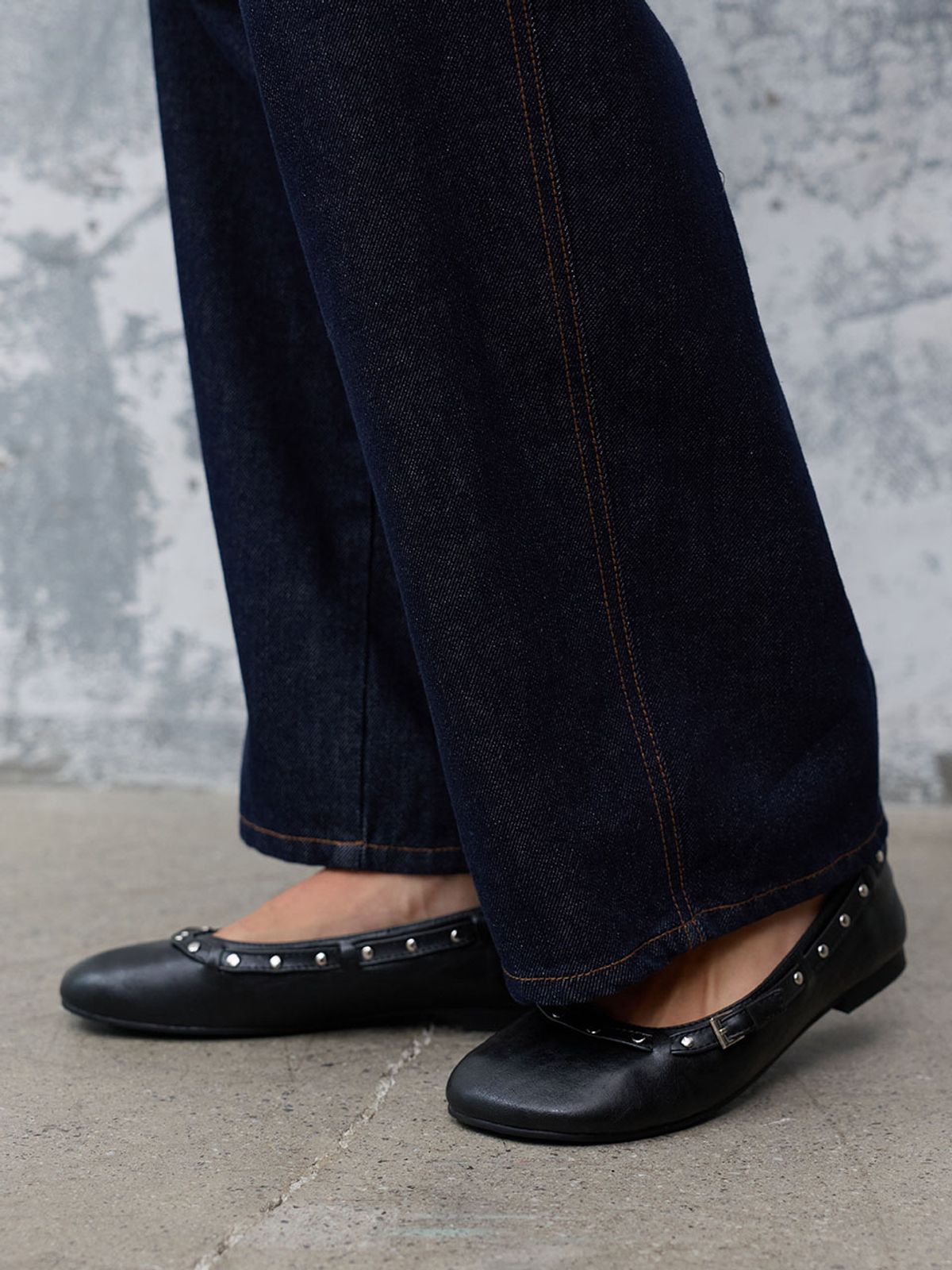 레이브(RAIVE) Cloude Stud Flats in Black WA6AB020-10