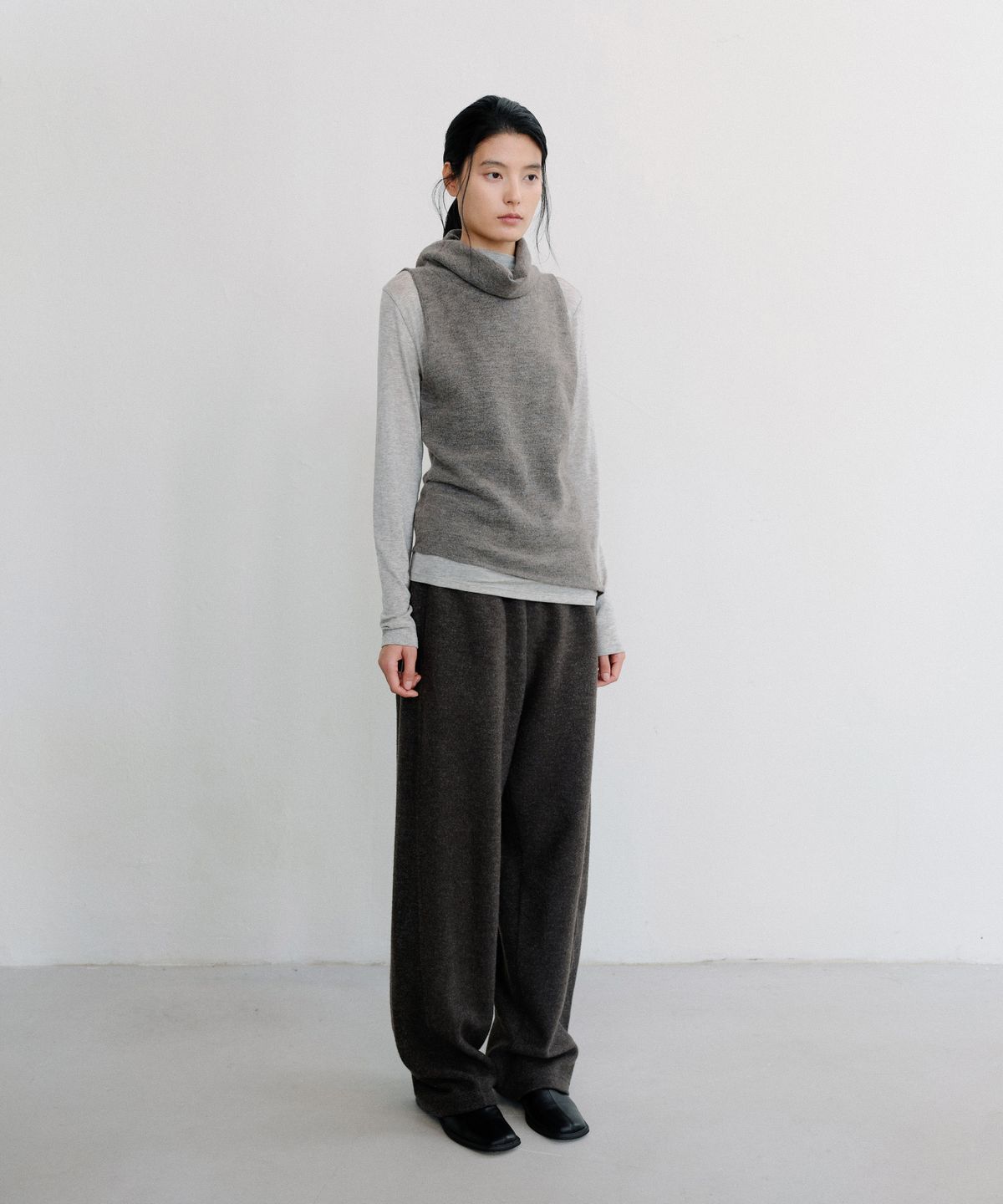 로우타이드(LOW TIDE) DRAPE COWL KNIT VEST [MOCHA]