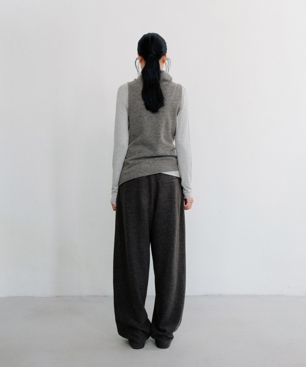 로우타이드(LOW TIDE) DRAPE COWL KNIT VEST [MOCHA]