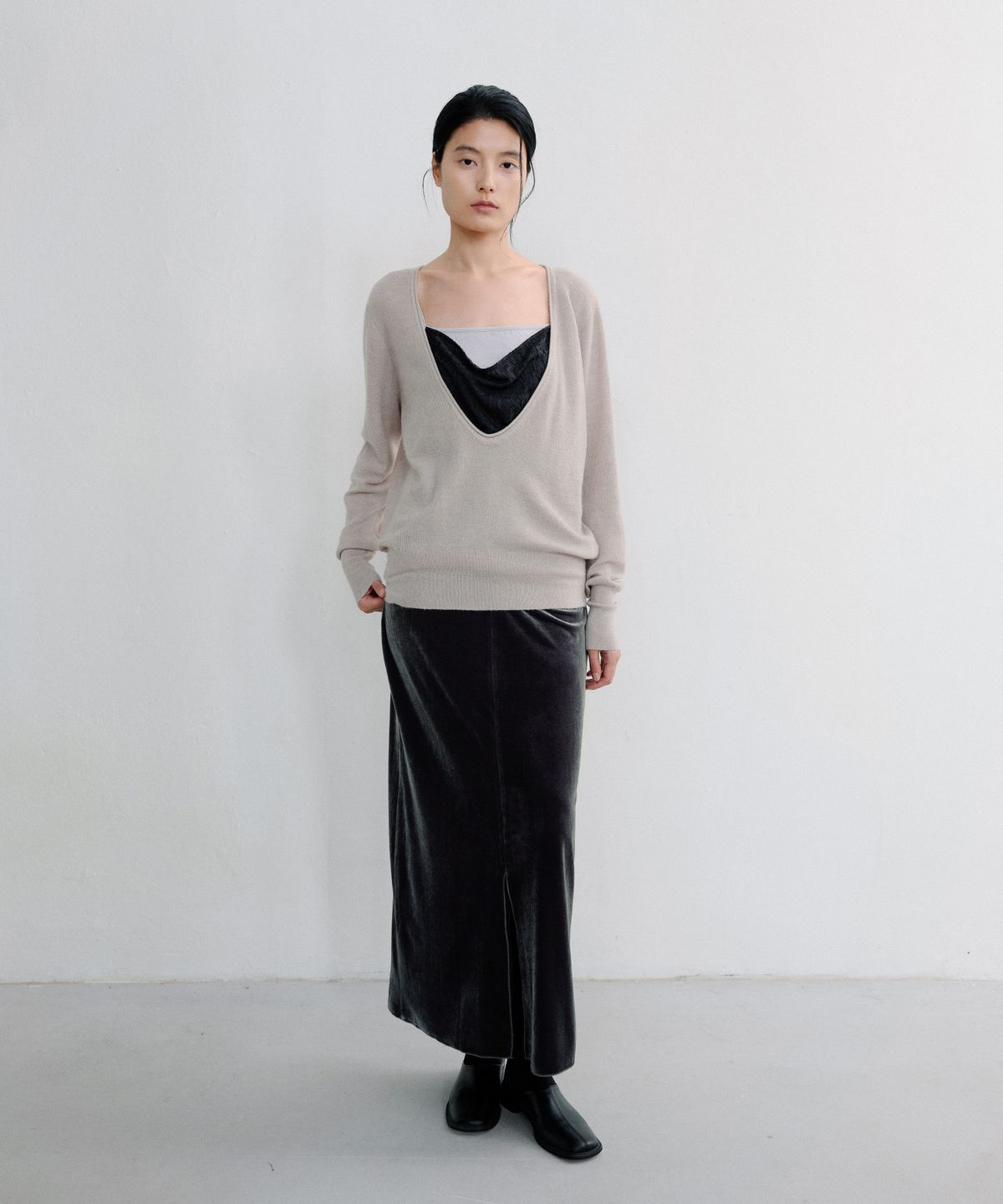 로우타이드(LOW TIDE) DEEP V NECK WARM KNIT PULLOVER [LIGHT GREY]