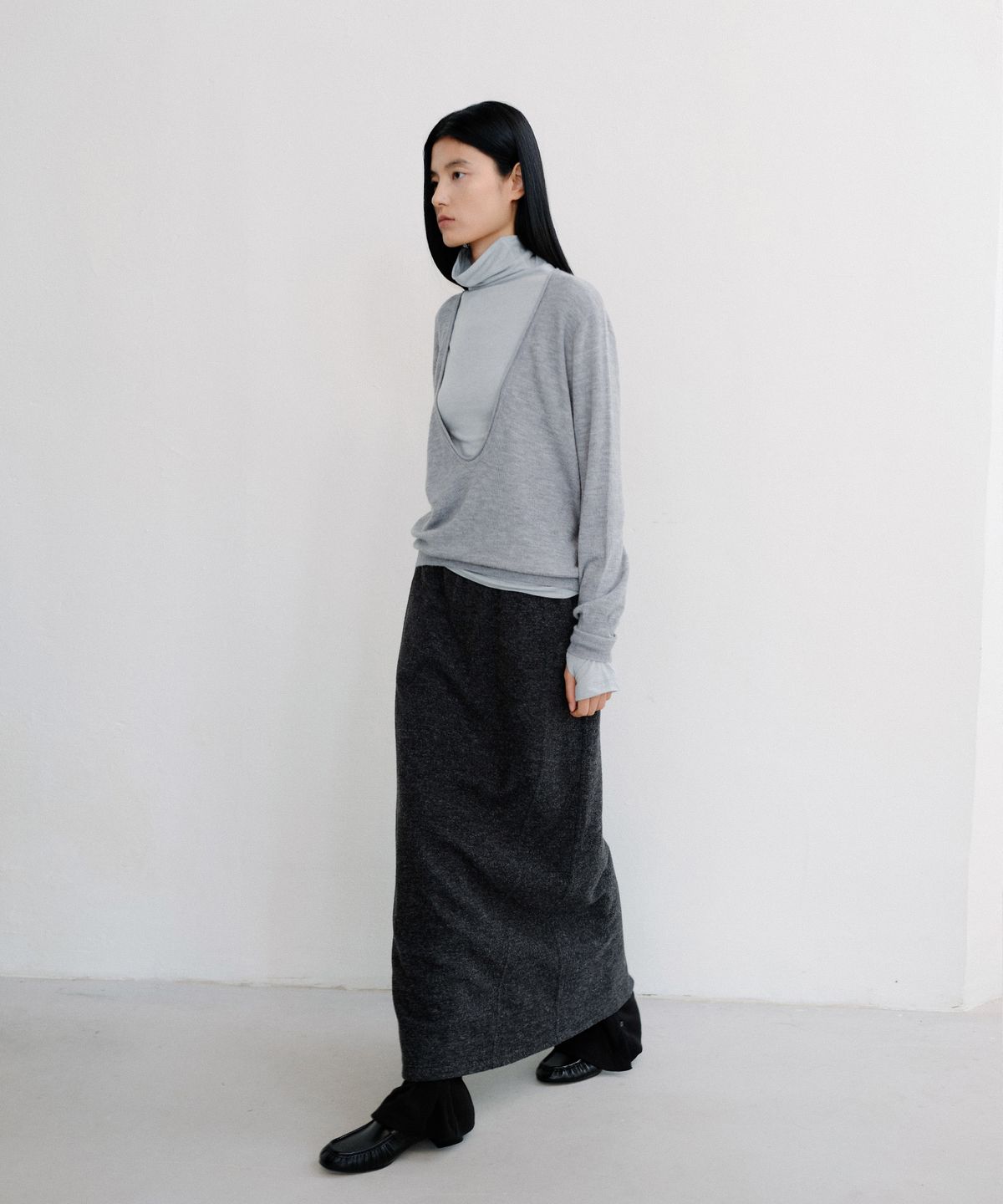 로우타이드(LOW TIDE) DEEP V NECK WARM KNIT PULLOVER [GREY]