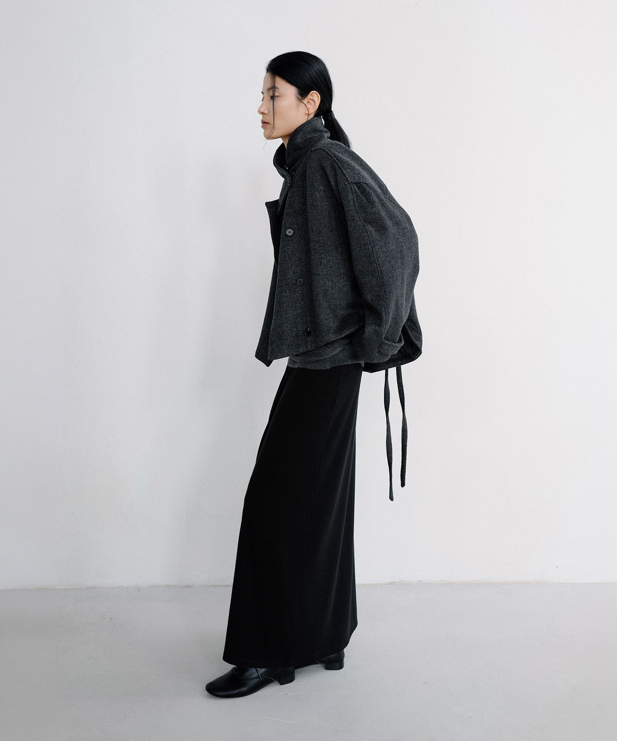 로우타이드(LOW TIDE) HIGH NECK BELTED SHORT COAT [CHARCOAL]