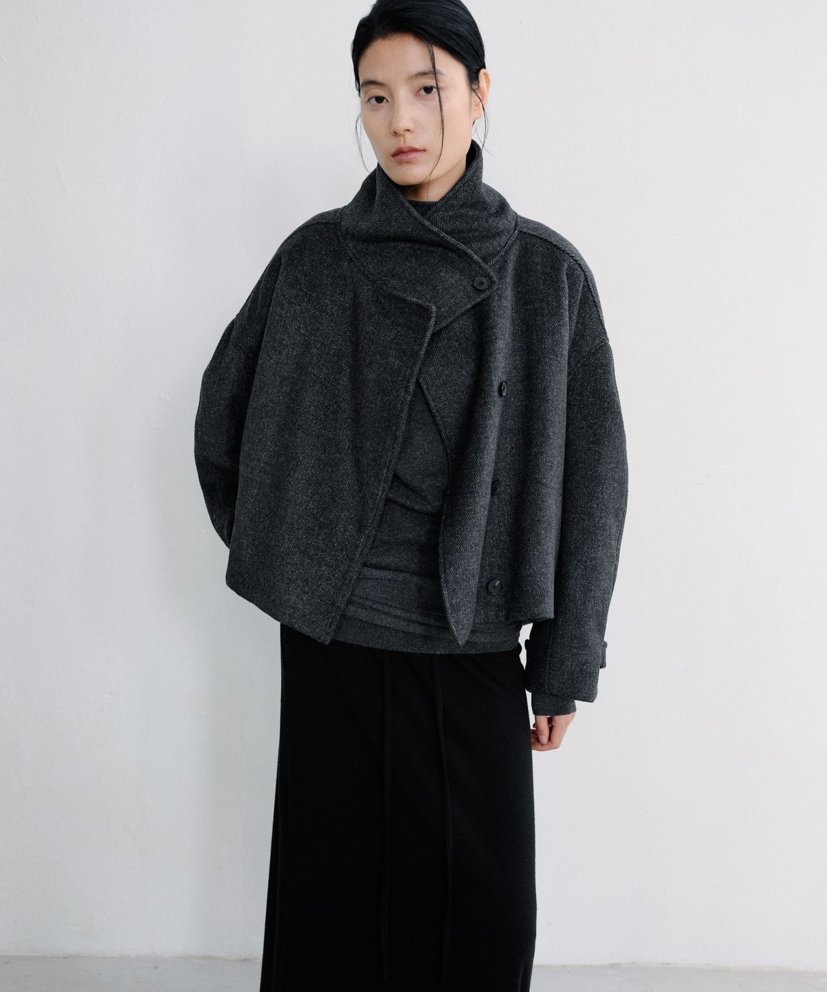 로우타이드(LOW TIDE) HIGH NECK BELTED SHORT COAT [CHARCOAL]