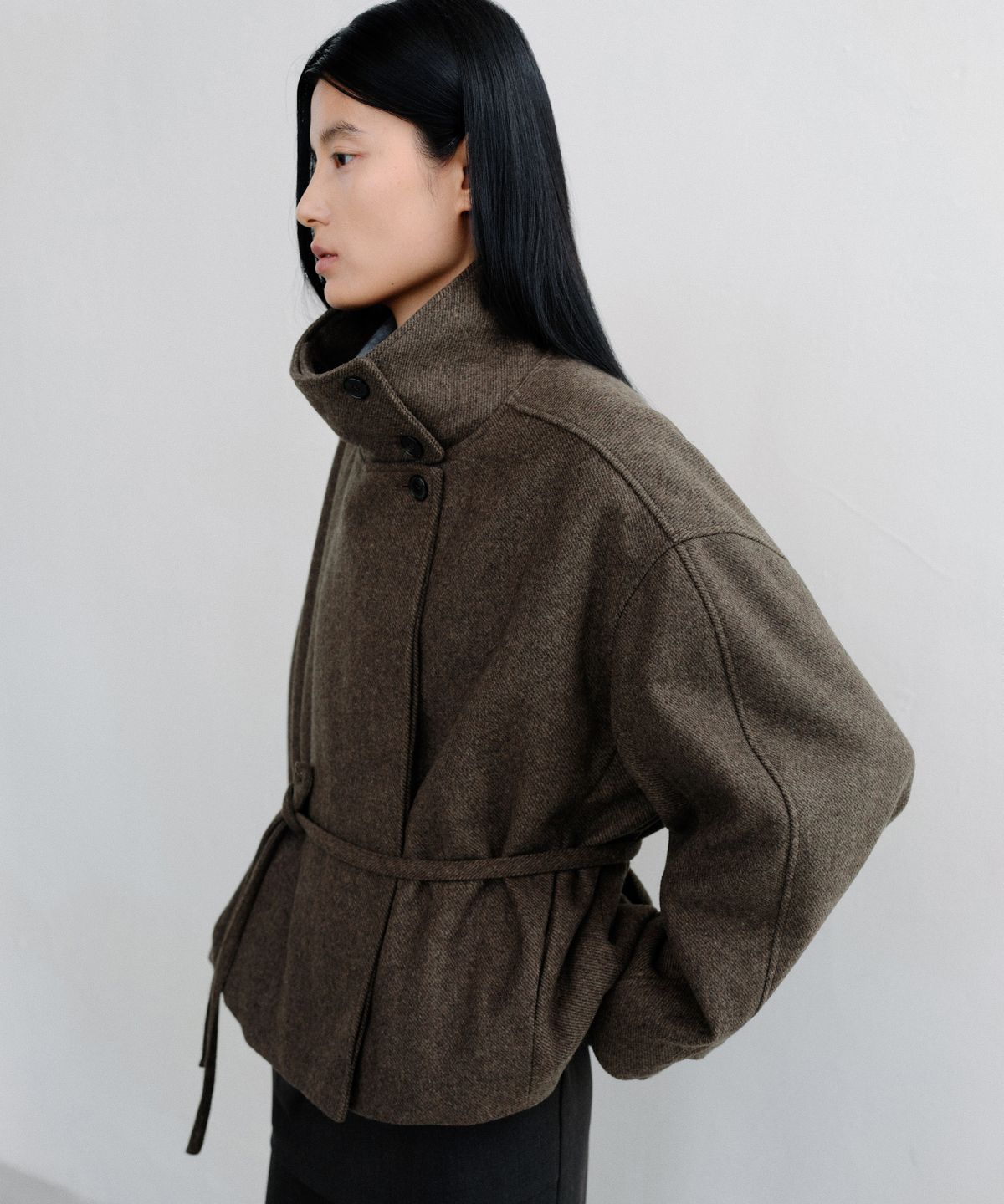 로우타이드(LOW TIDE) HIGH NECK BELTED SHORT COAT [BROWN]