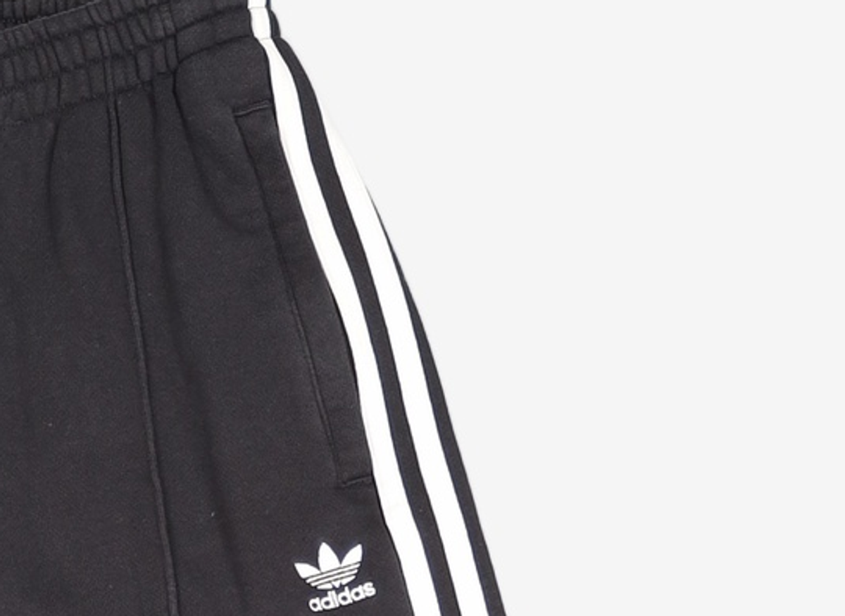 아디다스(ADIDAS) 3S 와이드 레그 팬츠 - 블랙 / IY7255 J M