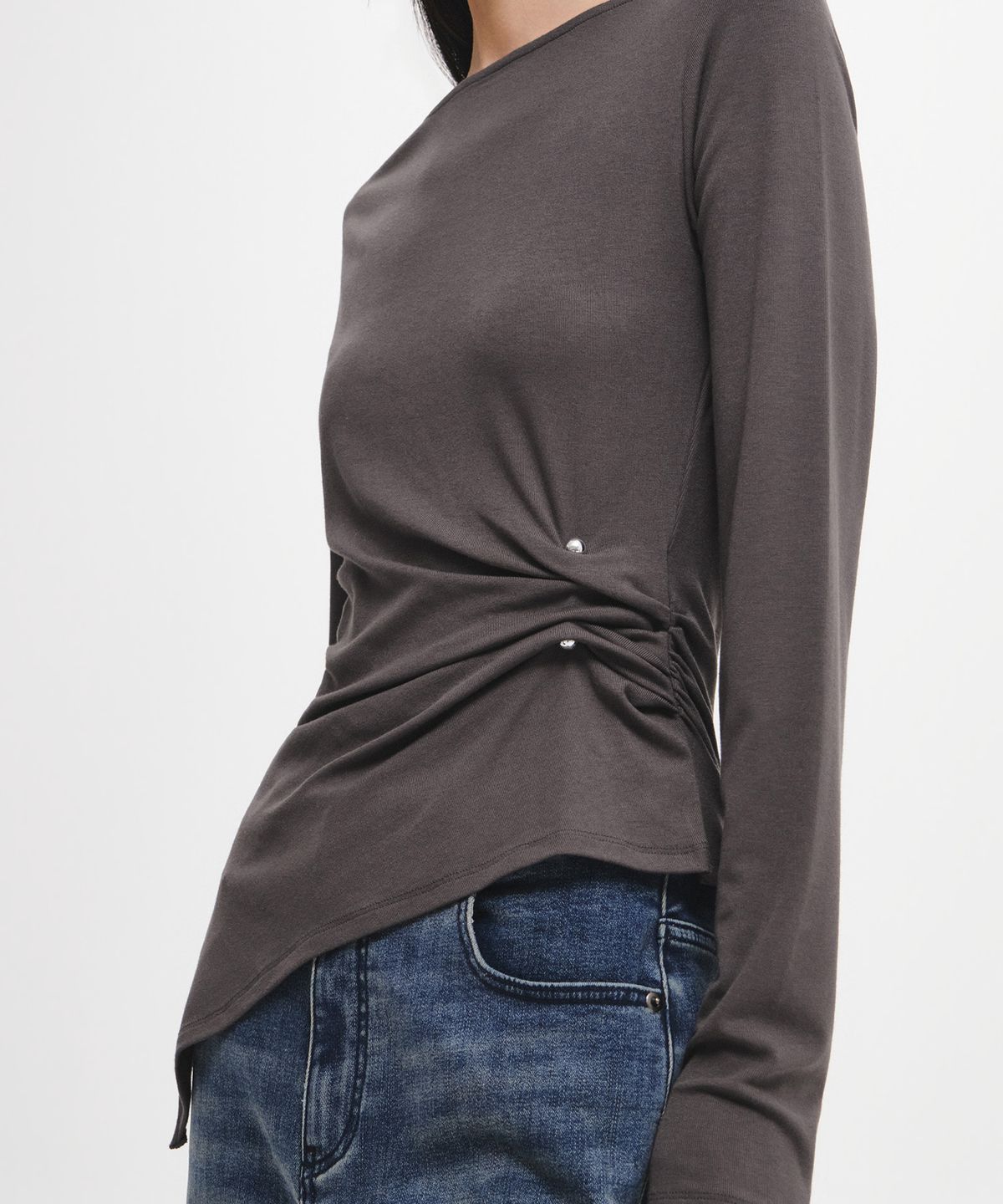 제너럴아이디어(GENERALIDEA) 드레이프 피어싱 티셔츠 [CHARCOAL] / GF3LTS505
