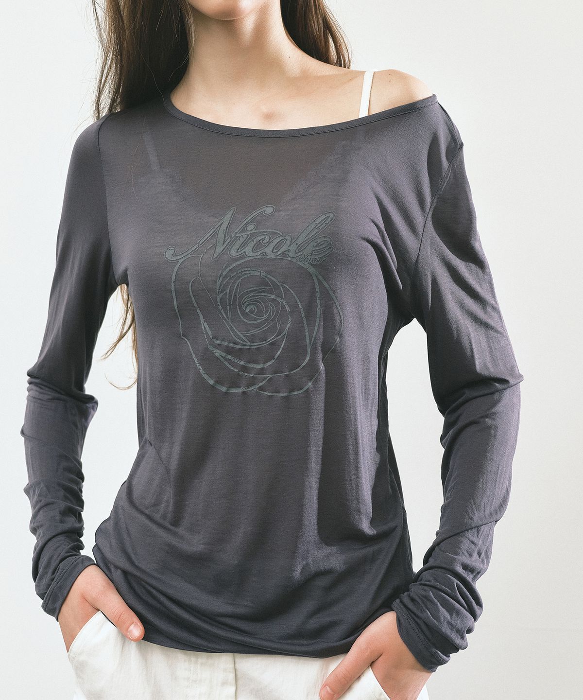 닉앤니콜(NICK&NICOLE) NICOLE ROSE SHIRRING TOP_CHARCOAL