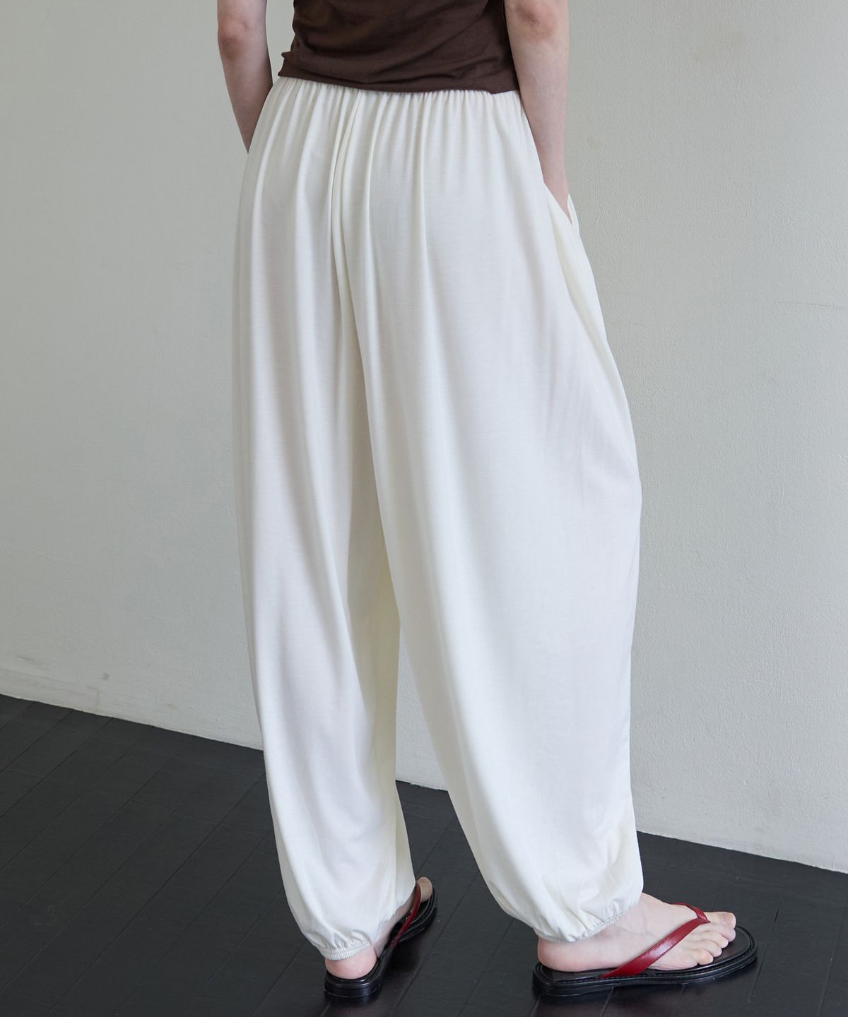 누베르(NUVERE) Free Harem Pants Ivory