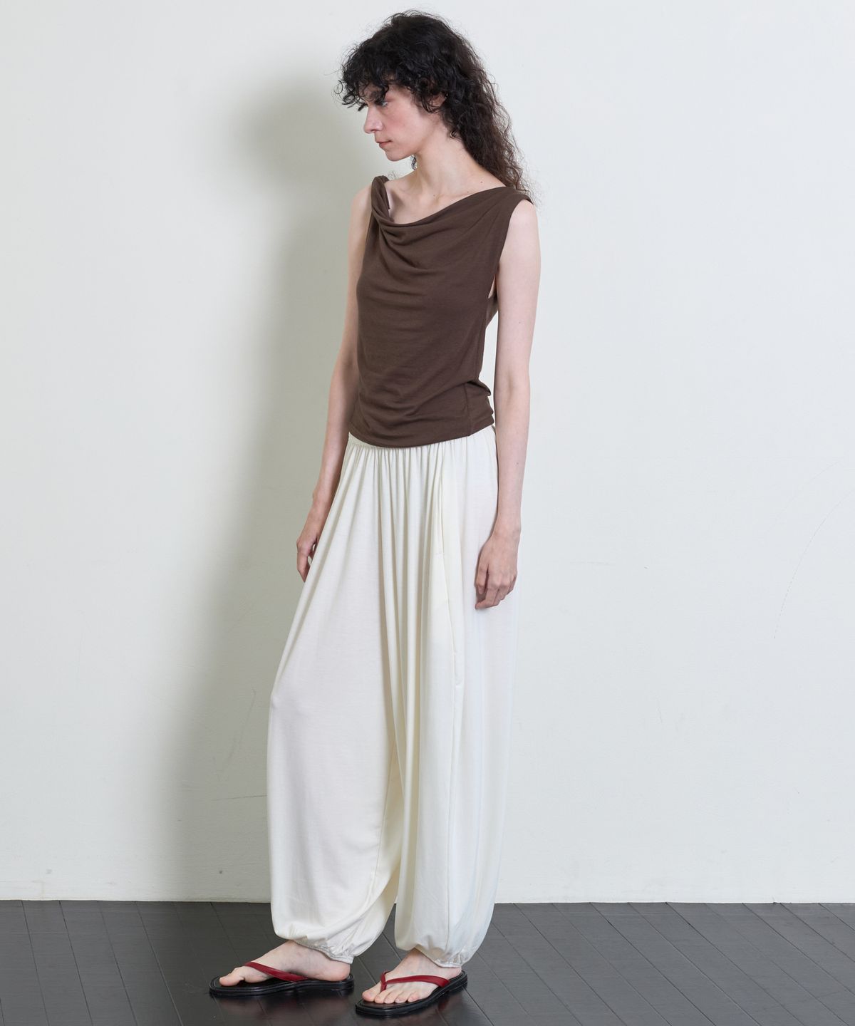 누베르(NUVERE) Free Harem Pants Ivory