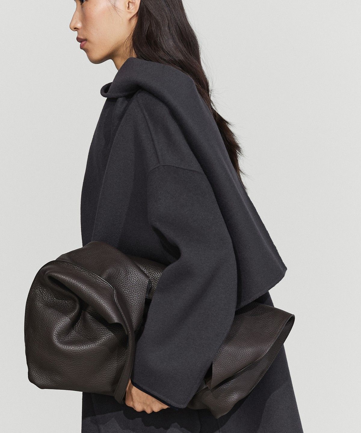 마시모두띠(MASSIMO DUTTI) 스카프 디테일 미디 코트