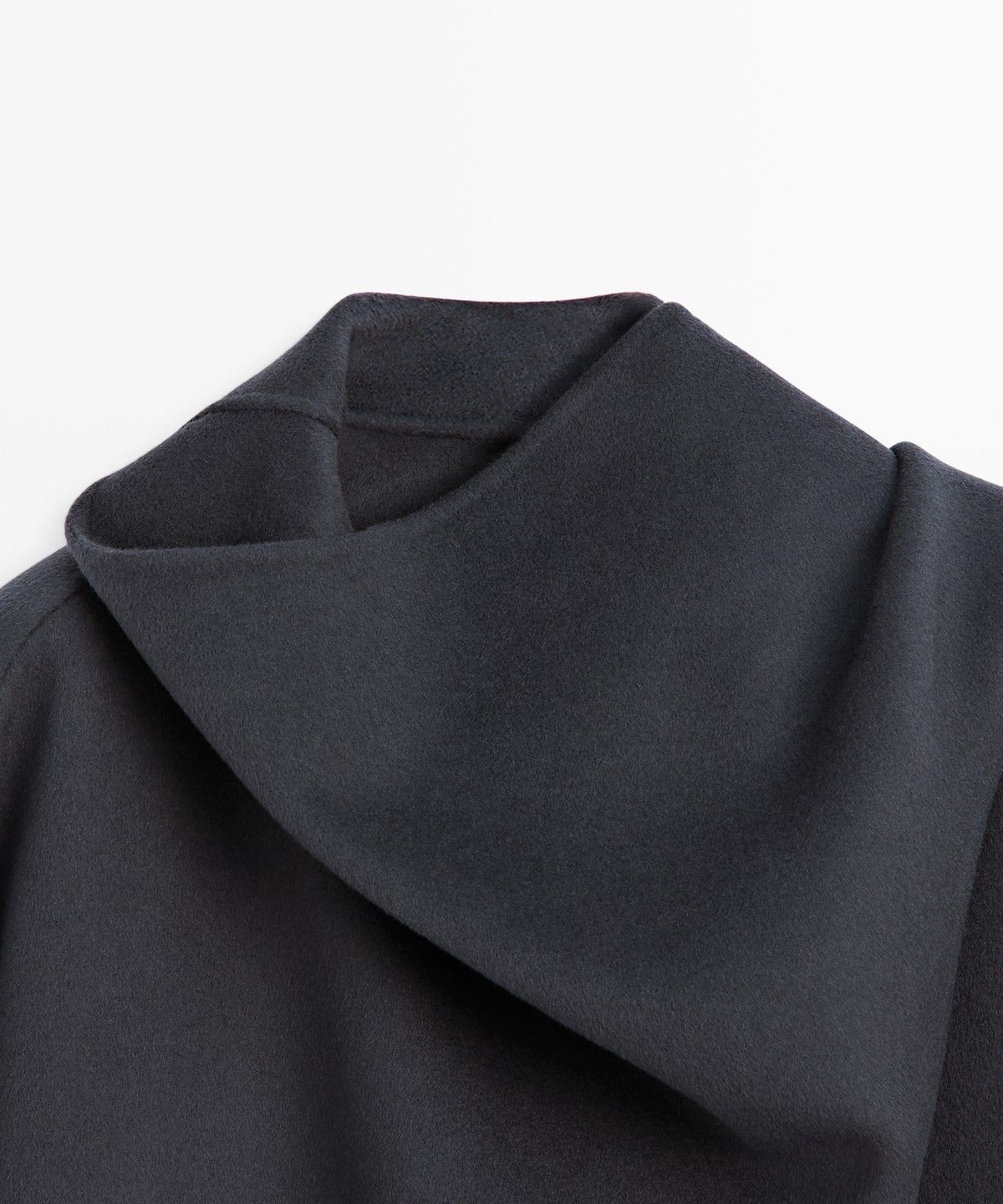 마시모두띠(MASSIMO DUTTI) 스카프 디테일 미디 코트
