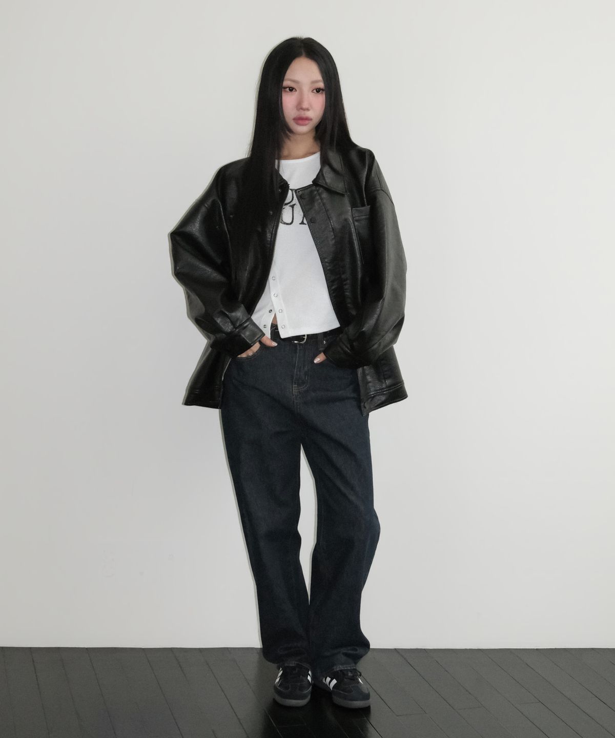 무아무아(MUAHMUAH) 레더 포켓 오버핏 자켓 [블랙]