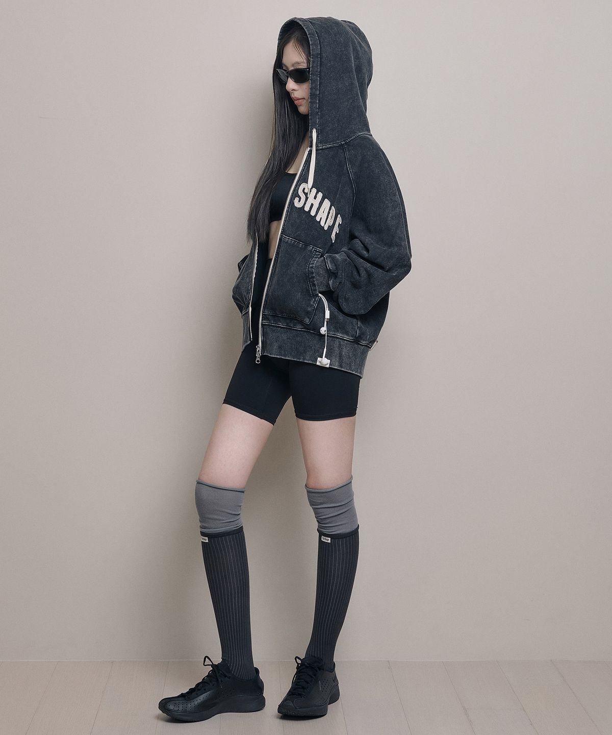 아워쉐입(OURRSHAPE) OS Logo Zip Up Hoodie - Washed Black