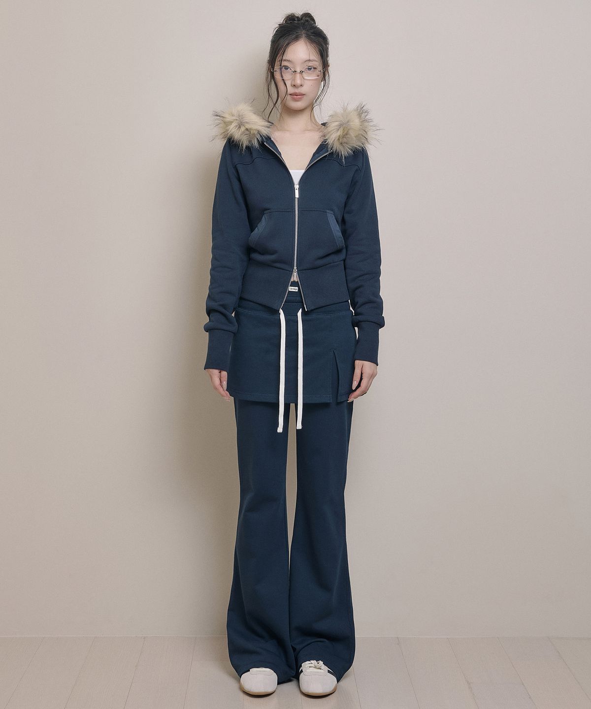 아워쉐입(OURRSHAPE) Detachable Fur Crop Zip Up Hoodie - Dark Navy