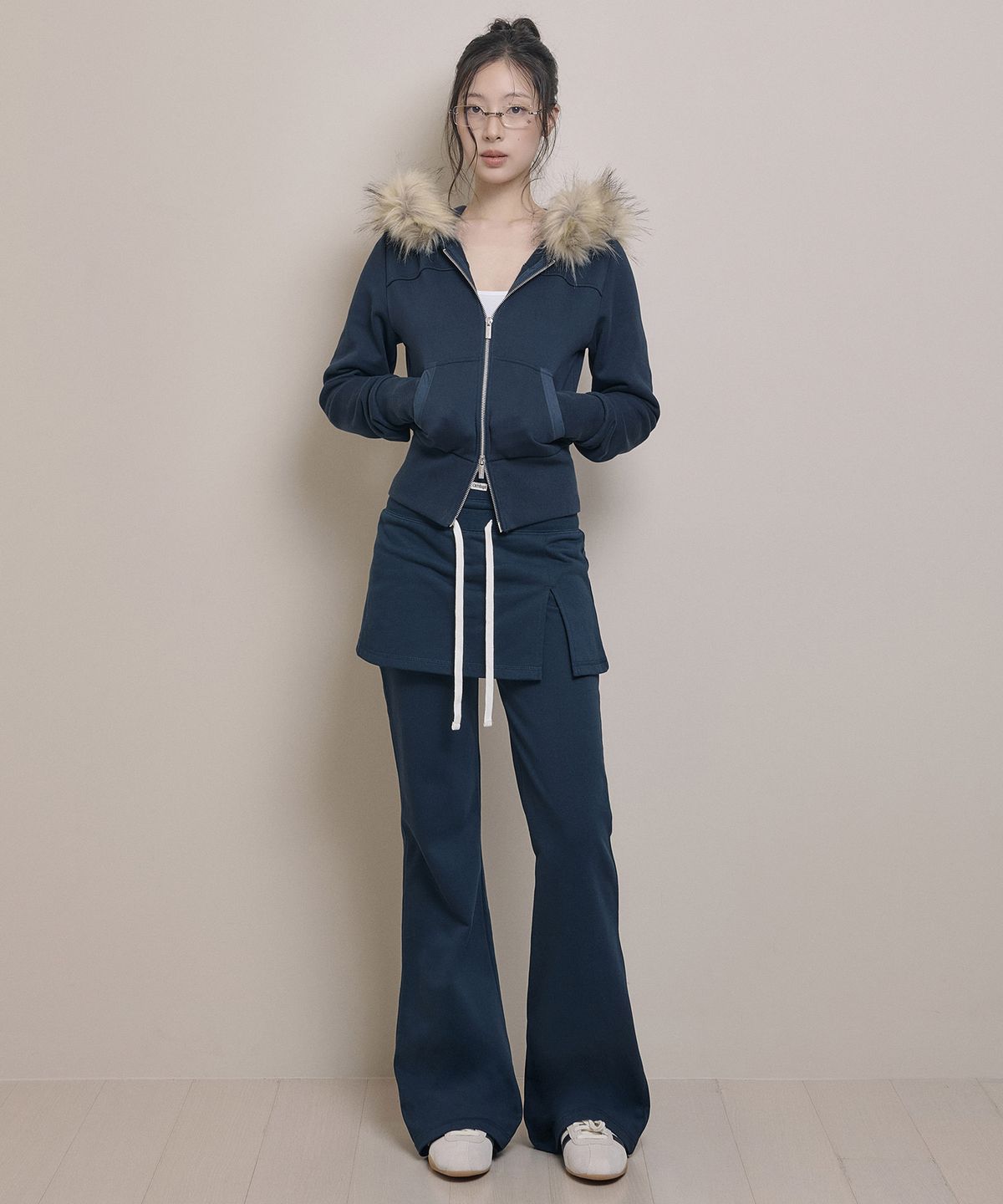 아워쉐입(OURRSHAPE) Detachable Fur Crop Zip Up Hoodie - Dark Navy