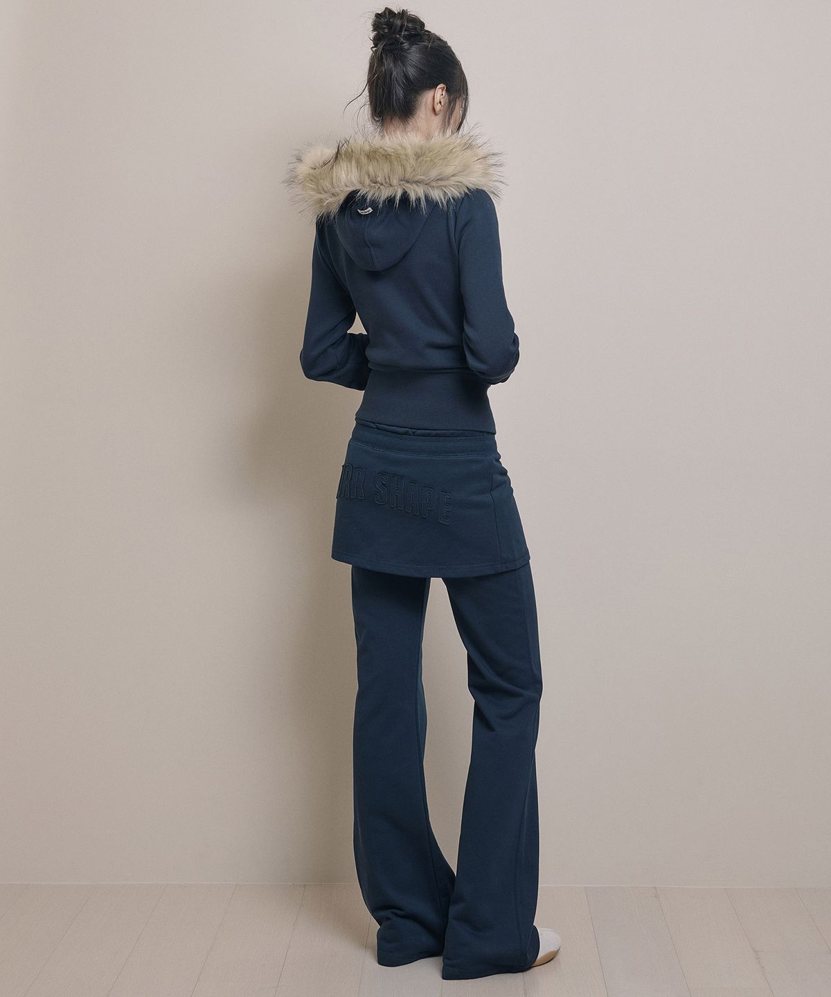 아워쉐입(OURRSHAPE) Detachable Fur Crop Zip Up Hoodie - Dark Navy