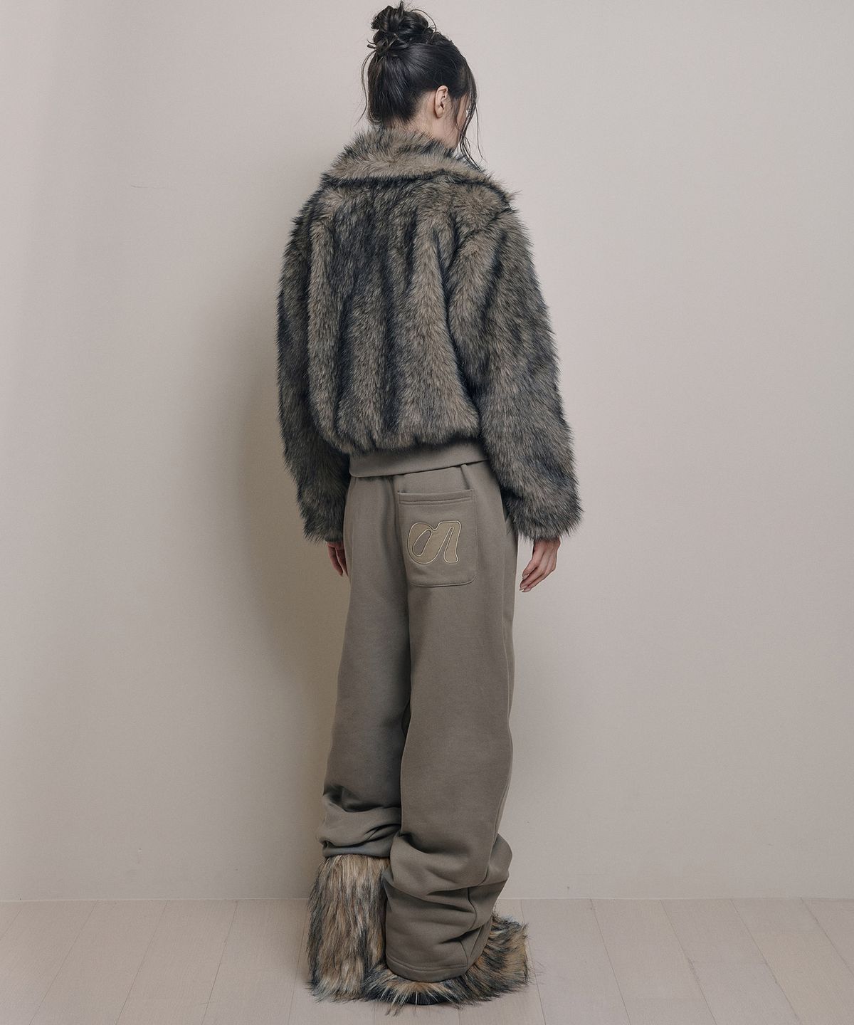 아워쉐입(OURRSHAPE) Detachable Hood Fur Jacket - Brown