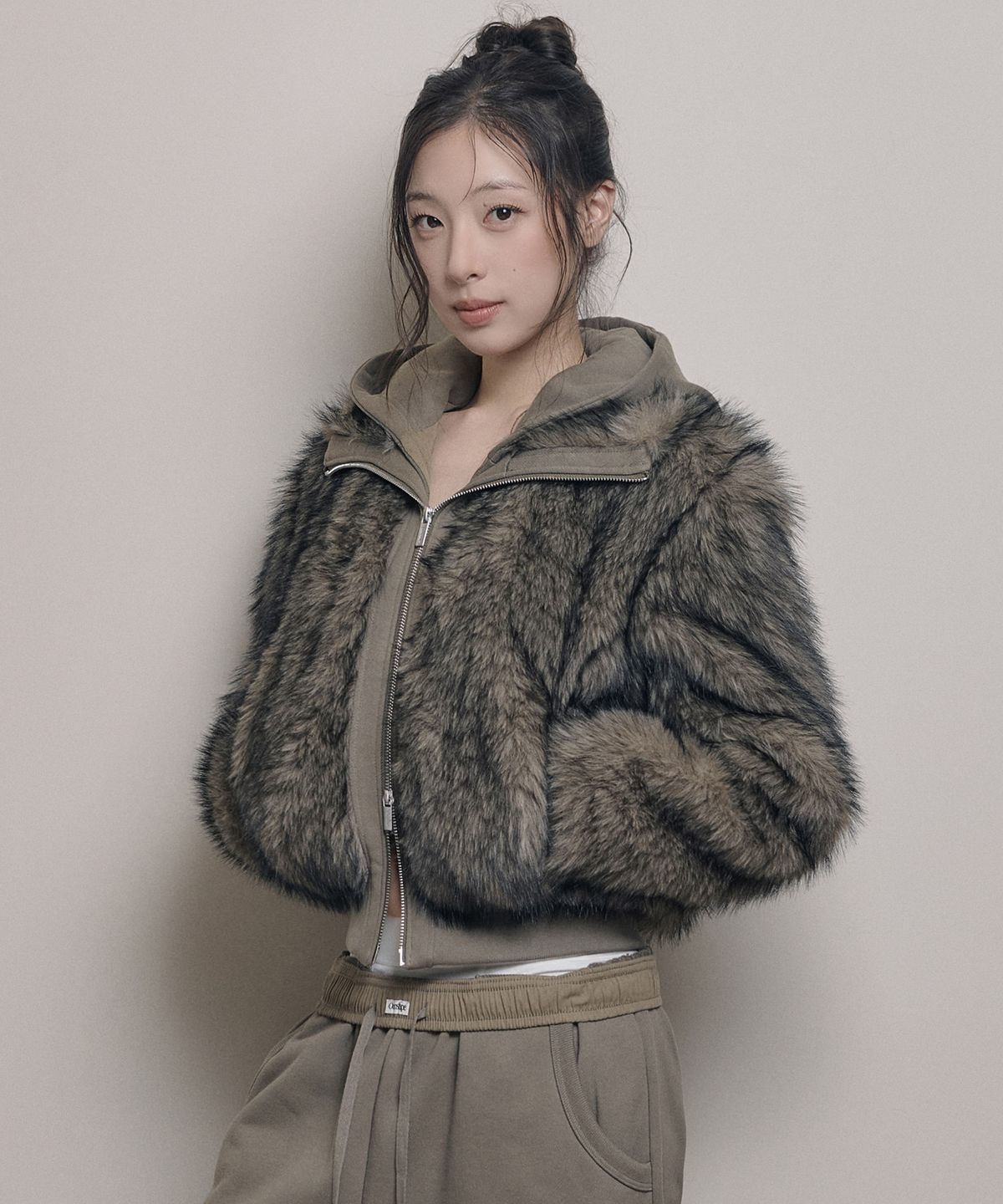 아워쉐입(OURRSHAPE) Detachable Hood Fur Jacket - Brown