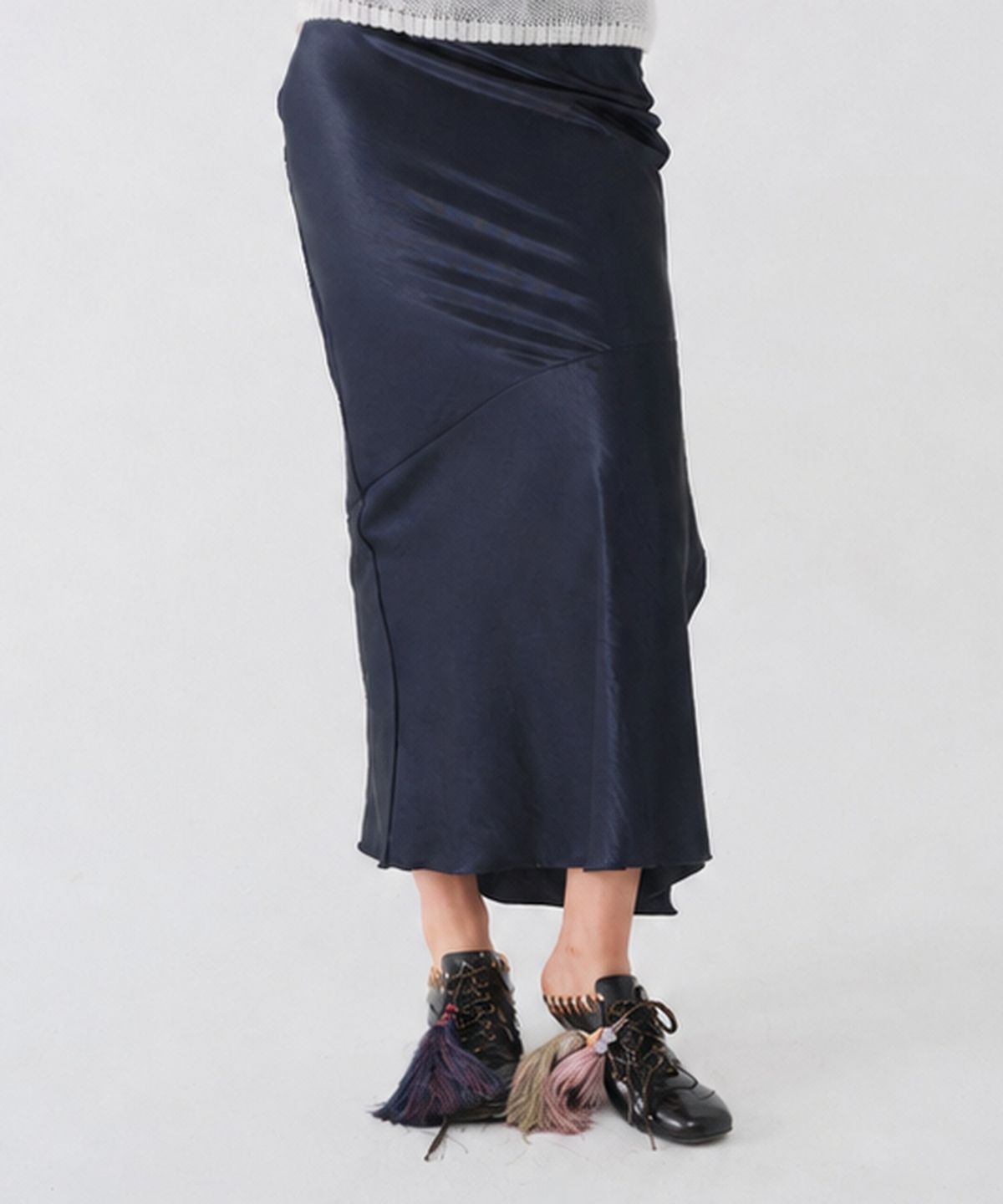 센토르(CENTAUR.KR) BIAS SATIN LONG SKIRT_NAVY