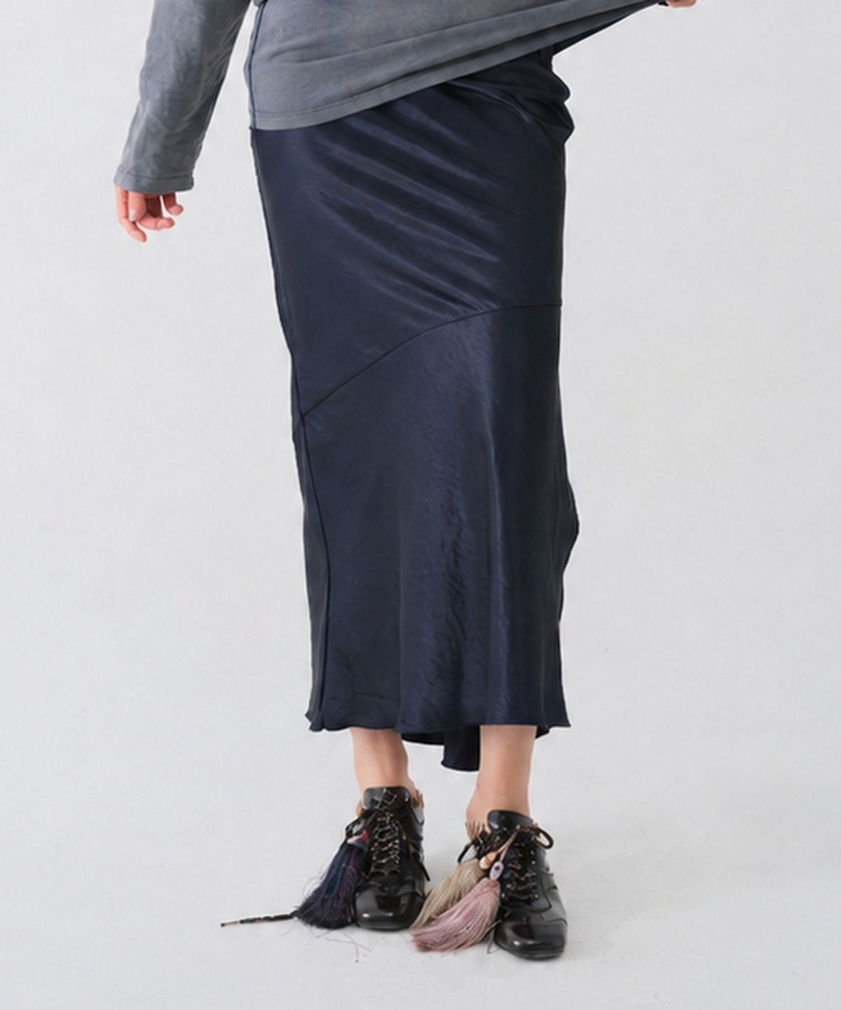 센토르(CENTAUR.KR) BIAS SATIN LONG SKIRT_NAVY