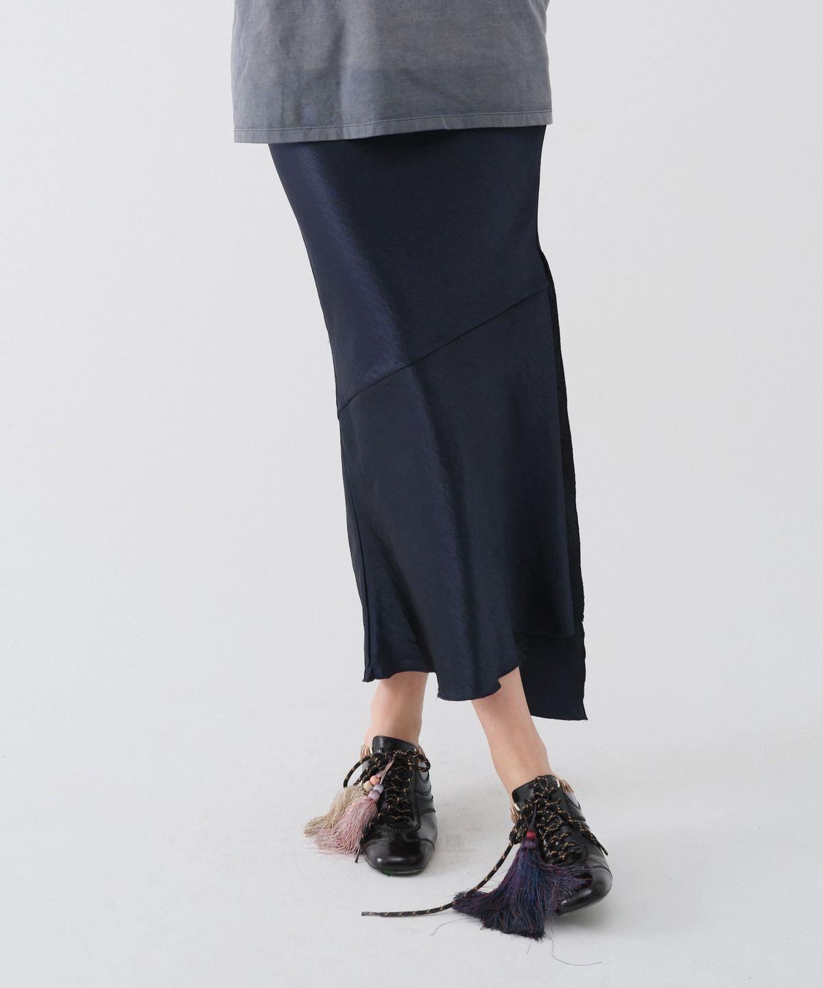 센토르(CENTAUR.KR) BIAS SATIN LONG SKIRT_NAVY