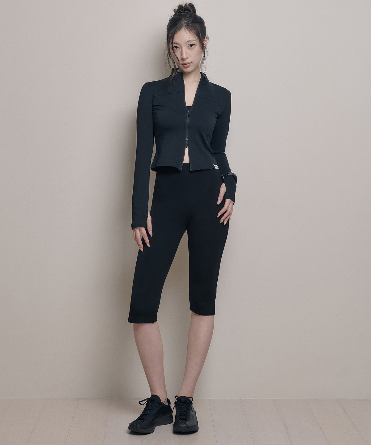 아워쉐입(OURRSHAPE) Relaxed Slim Zip-Up - Black