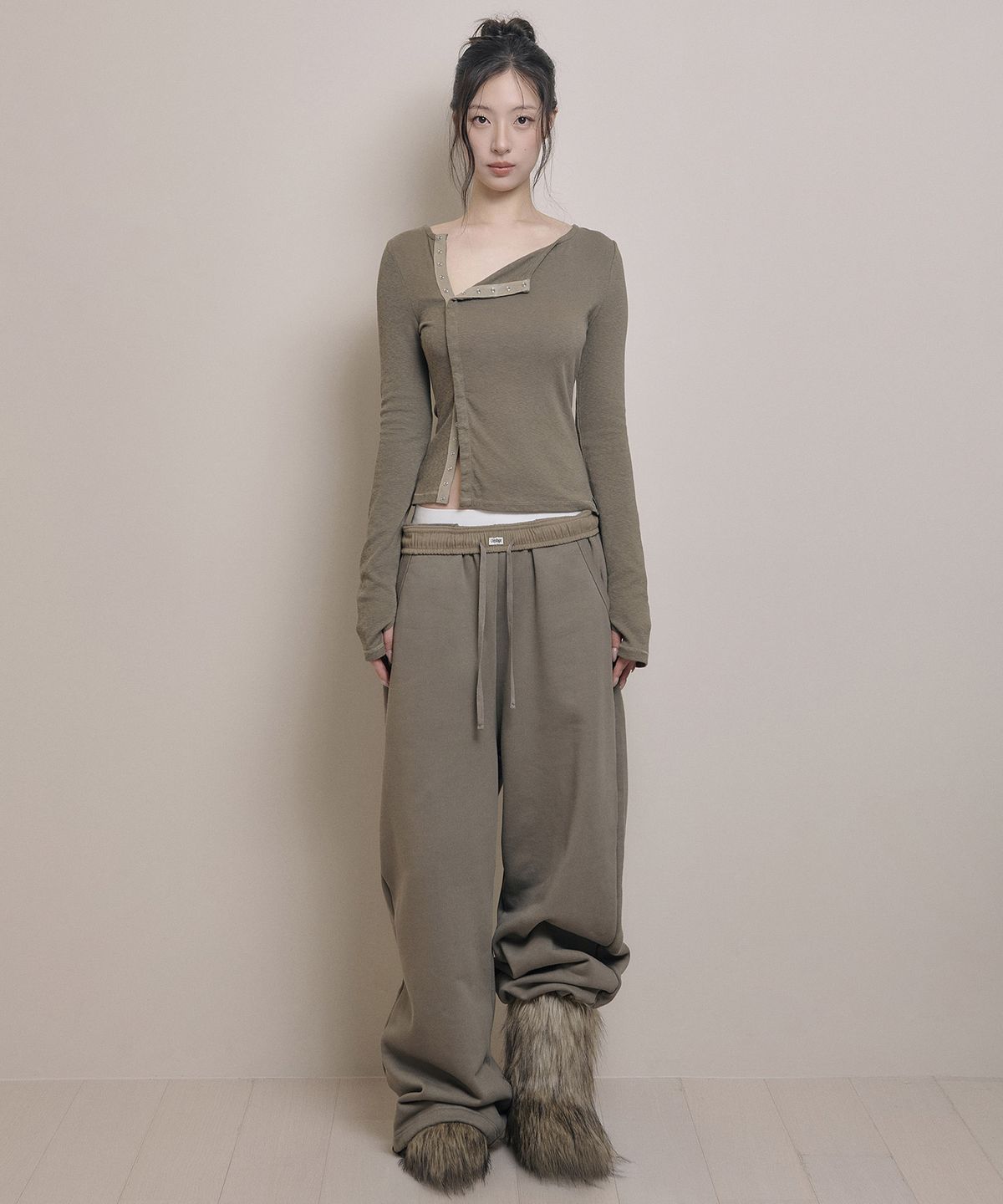 아워쉐입(OURRSHAPE) Open Snap Slim Longsleeve - Khaki Brown