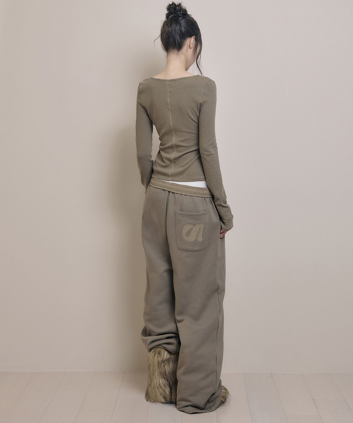 아워쉐입(OURRSHAPE) Open Snap Slim Longsleeve - Khaki Brown