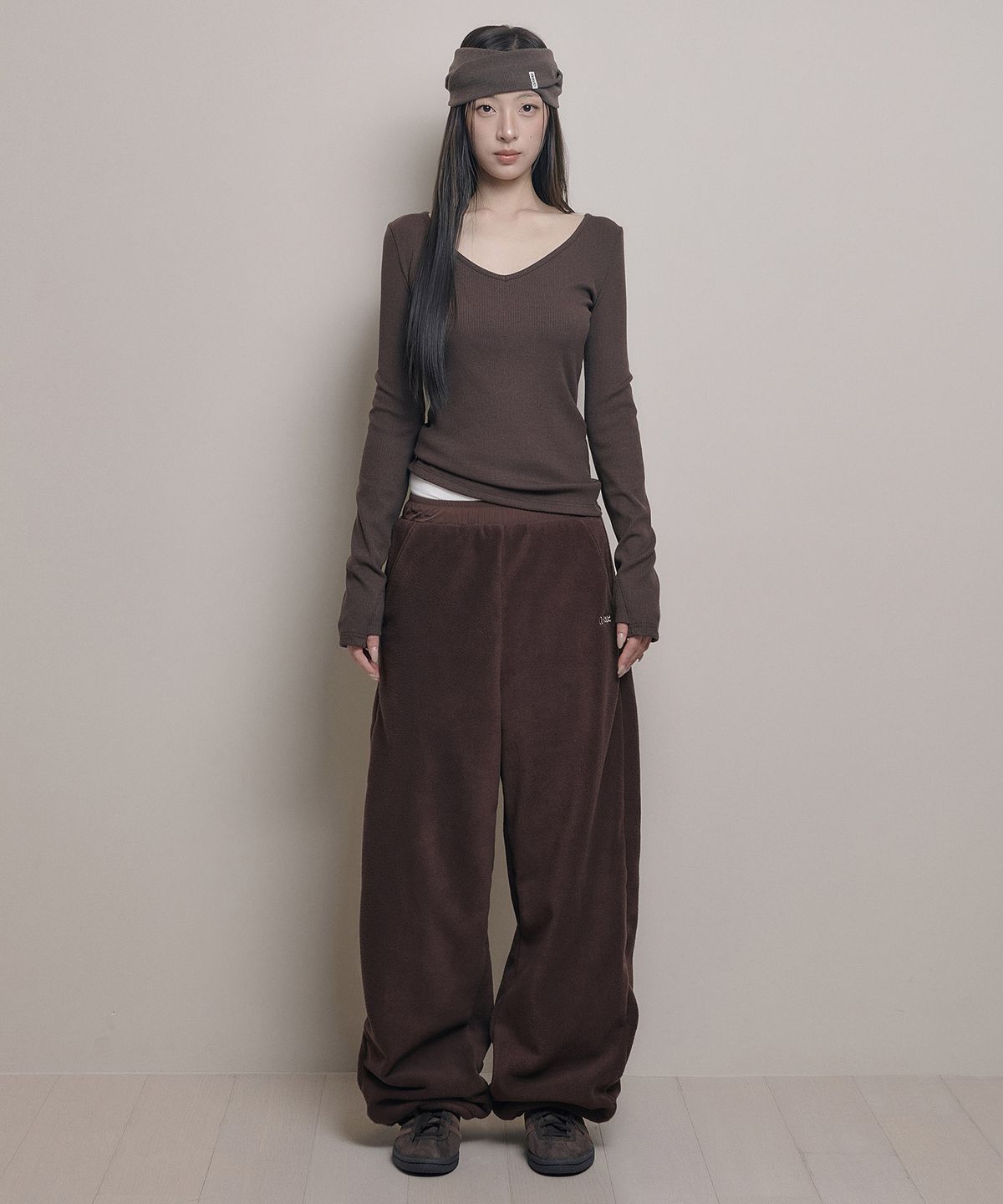 아워쉐입(OURRSHAPE) Slim Shape V Neck Longsleeve - Coffee Brown