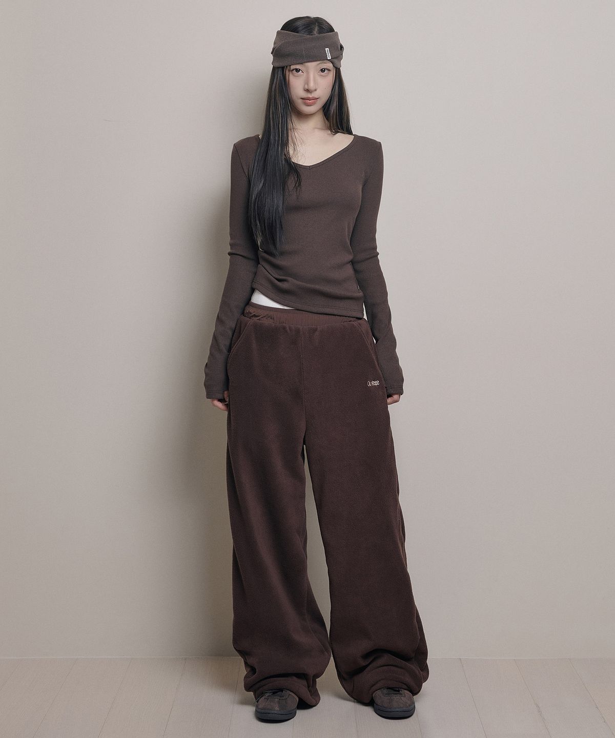 아워쉐입(OURRSHAPE) Slim Shape V Neck Longsleeve - Coffee Brown