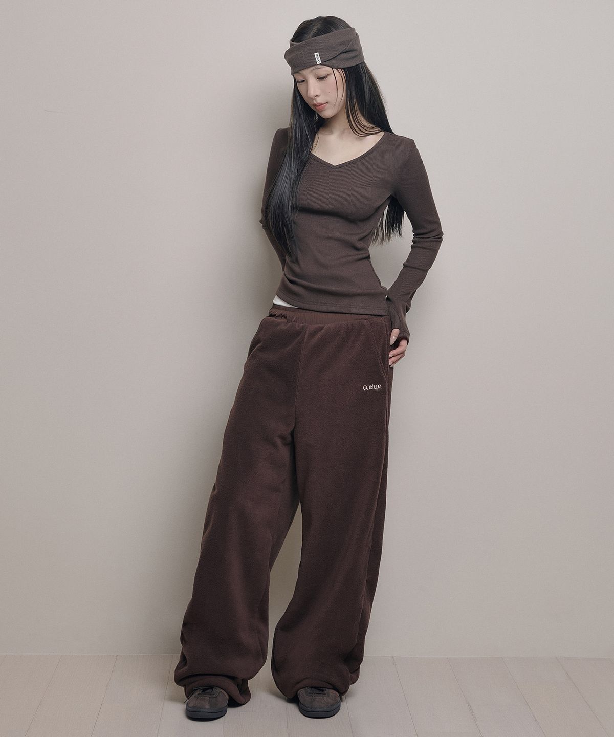 아워쉐입(OURRSHAPE) Slim Shape V Neck Longsleeve - Coffee Brown