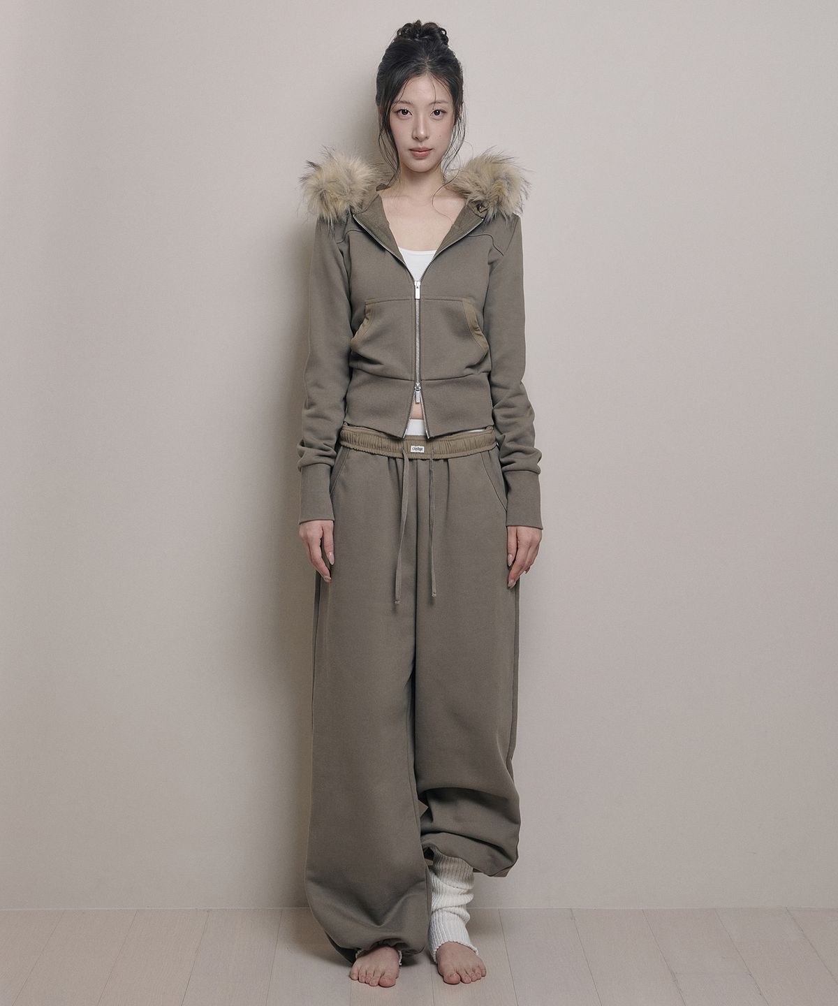 아워쉐입(OURRSHAPE) Woven Waist Sweat Pants - Khaki Brown