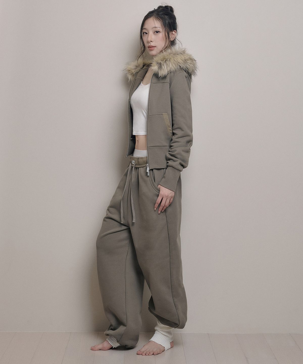 아워쉐입(OURRSHAPE) Woven Waist Sweat Pants - Khaki Brown