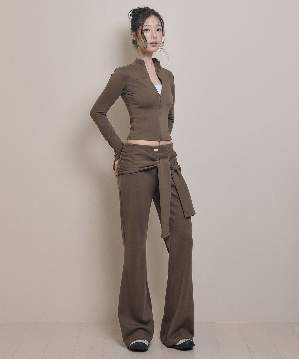 아워쉐입(OURRSHAPE) Tied Boots Cut Pants - Brown