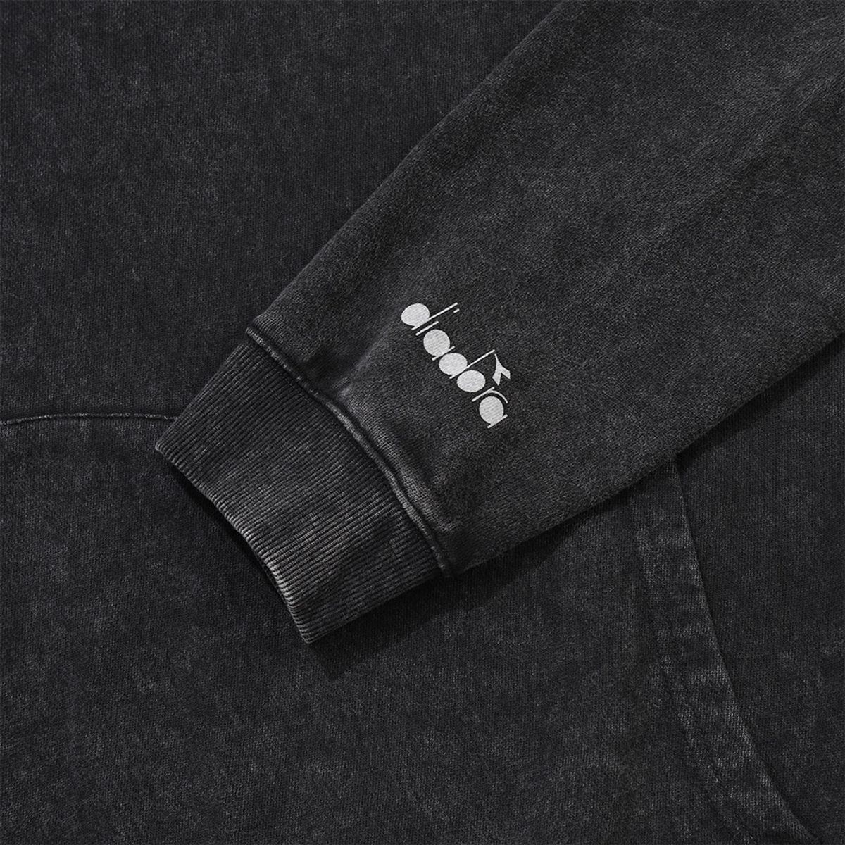 디아도라(diadora) 피그먼트 워싱 후드 티셔츠 BLACK