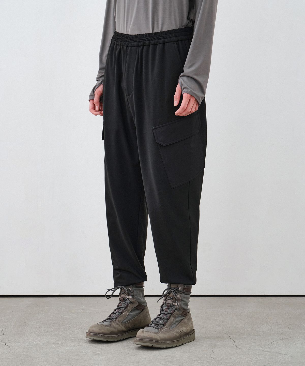힐리먼트(HELEMENT) 웨이딩 테크 조거 팬츠 (BLACK)