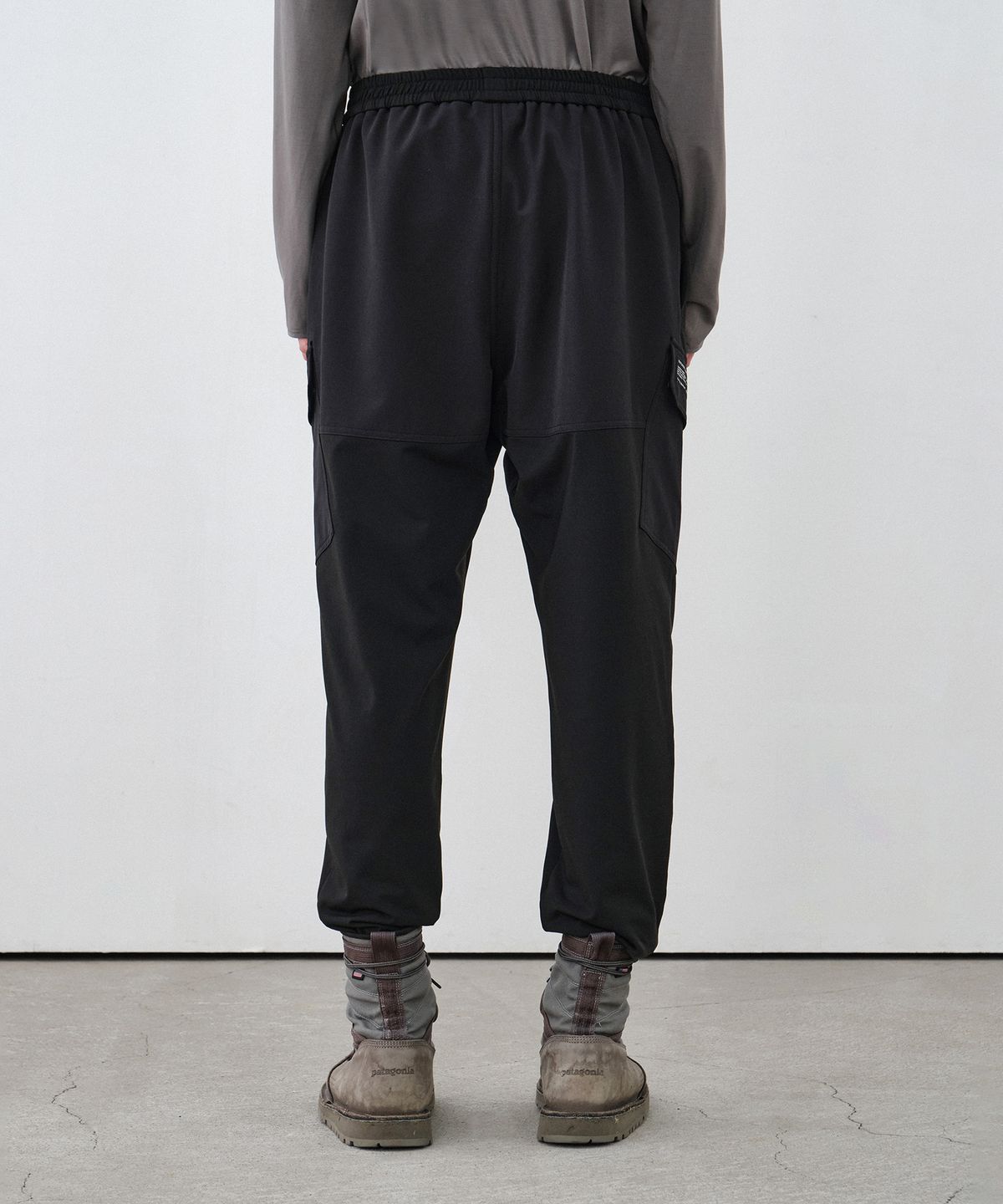 힐리먼트(HELEMENT) 웨이딩 테크 조거 팬츠 (BLACK)