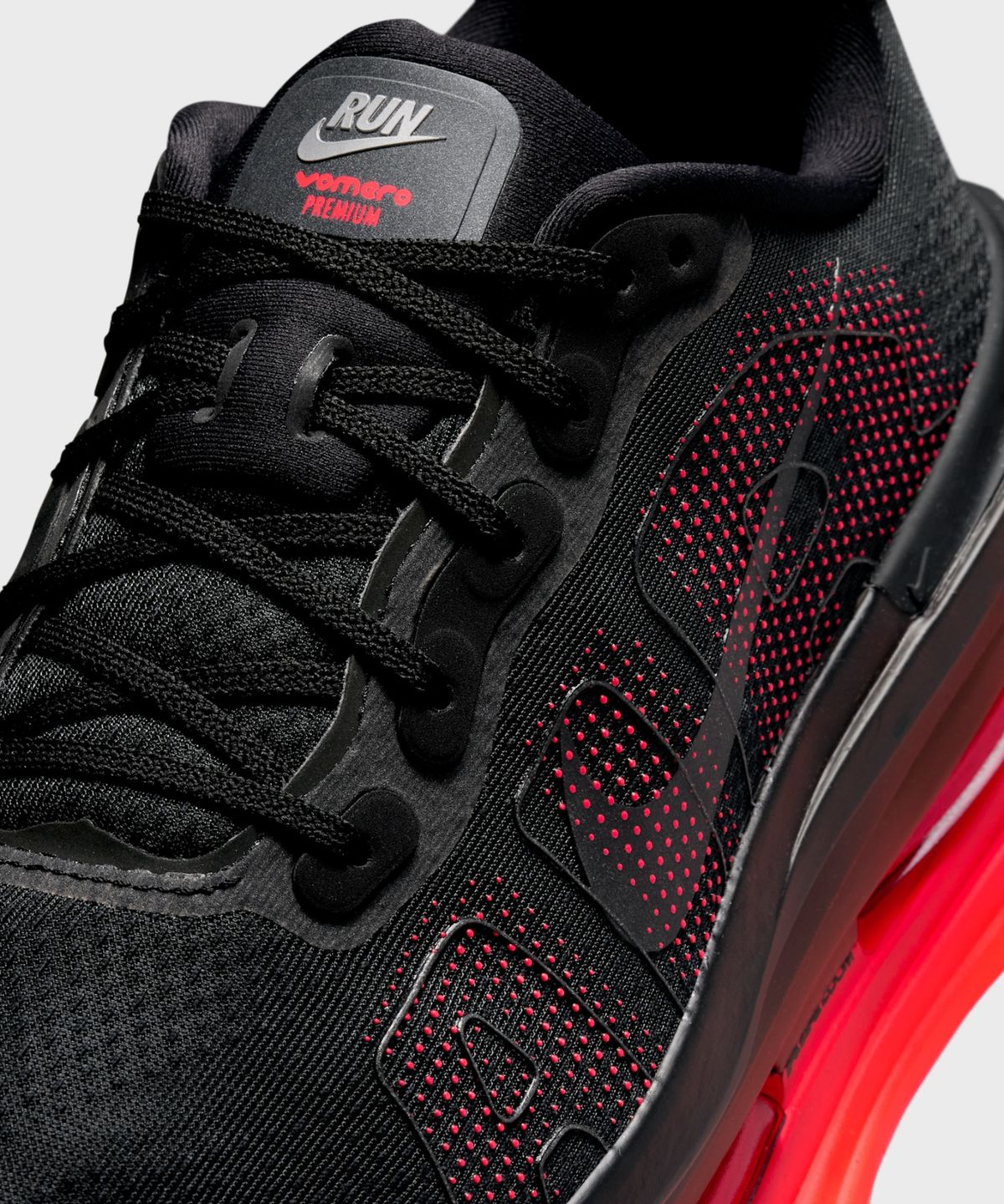 나이키(NIKE) 보메로 프리미엄 M - 블랙:브라이트 크림슨:블랙 / HQ2050-002