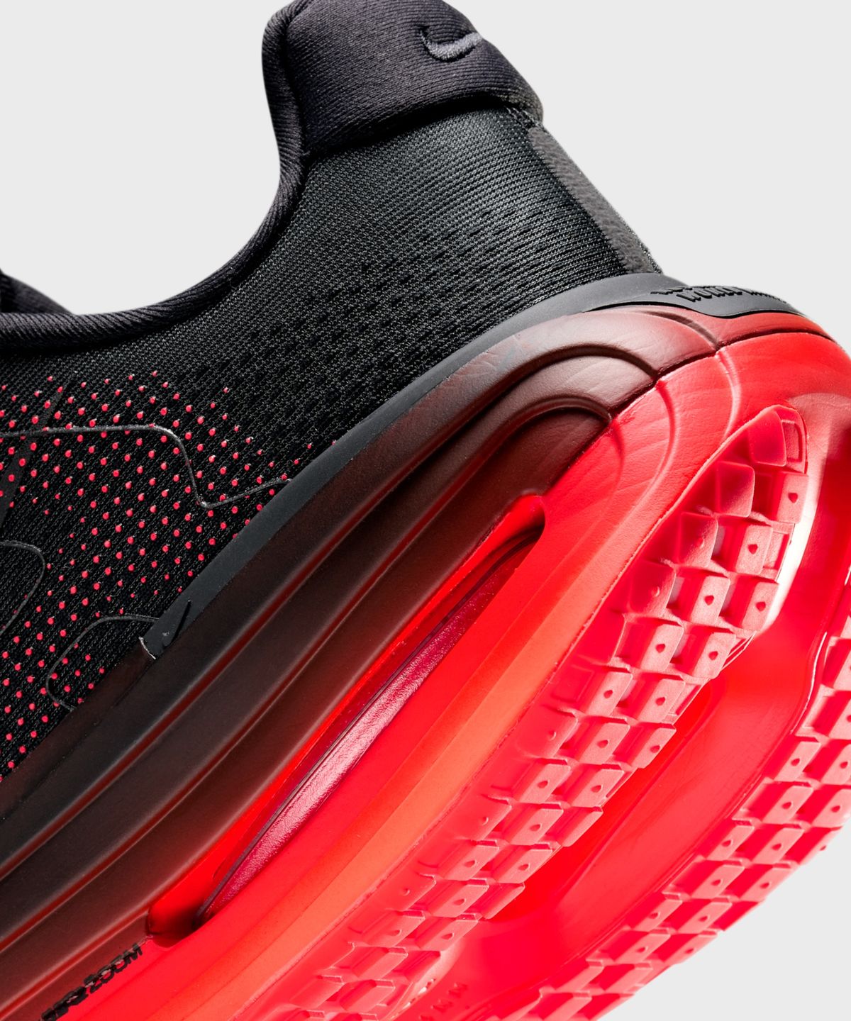 나이키(NIKE) 보메로 프리미엄 M - 블랙:브라이트 크림슨:블랙 / HQ2050-002